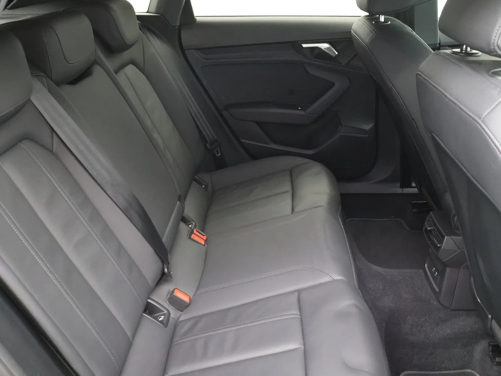 Audi A3 Sportback Audi A3 Sportback 30TFSI 110PK *AUTOMAAT*LEDER*VIRTUAL COCKPIT*NAVI*APP-CONNECT*PDC*ACC*...*