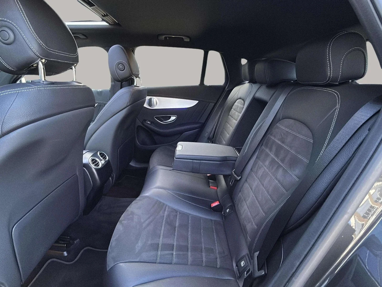 Mercedes-Benz-EQC-image-21