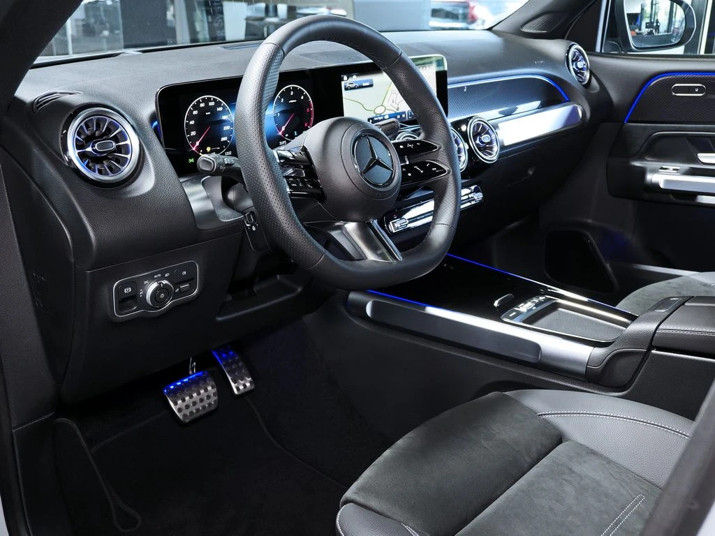 Mercedes-Benz-GLB 180 d-image-5