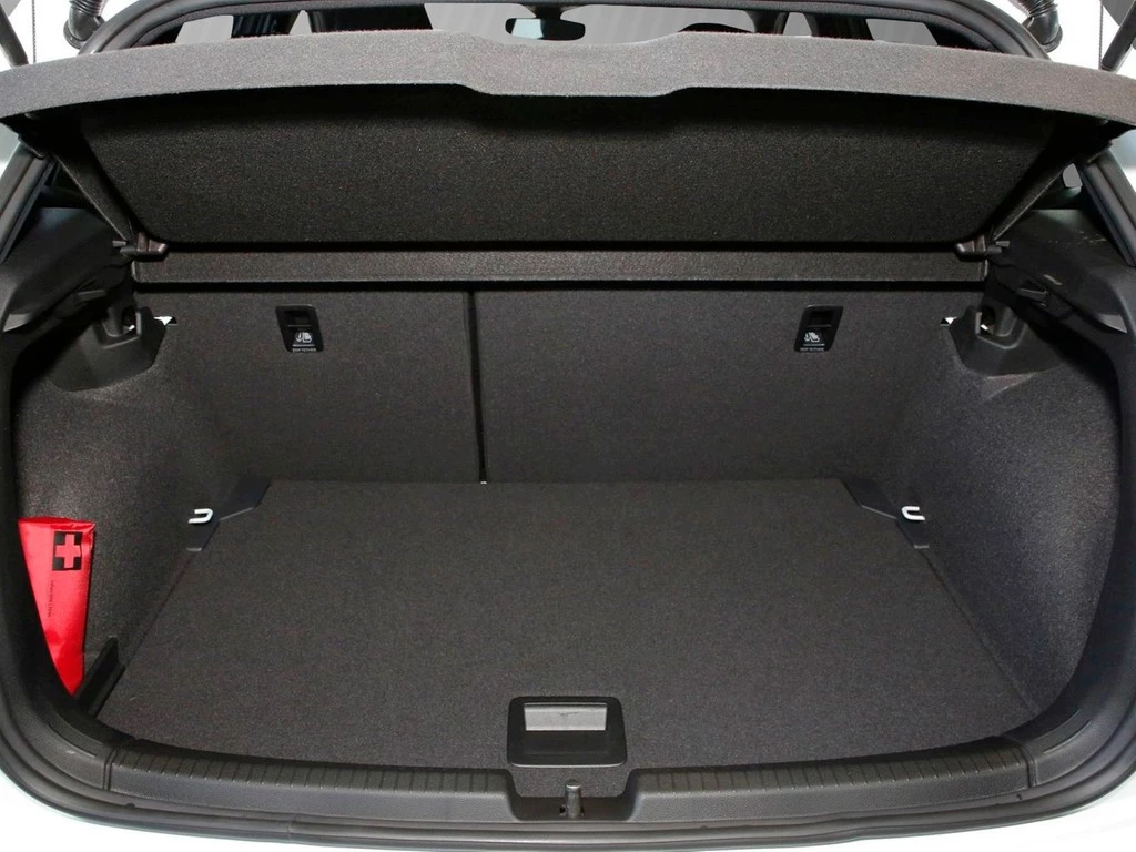 Volkswagen-Polo-image-5