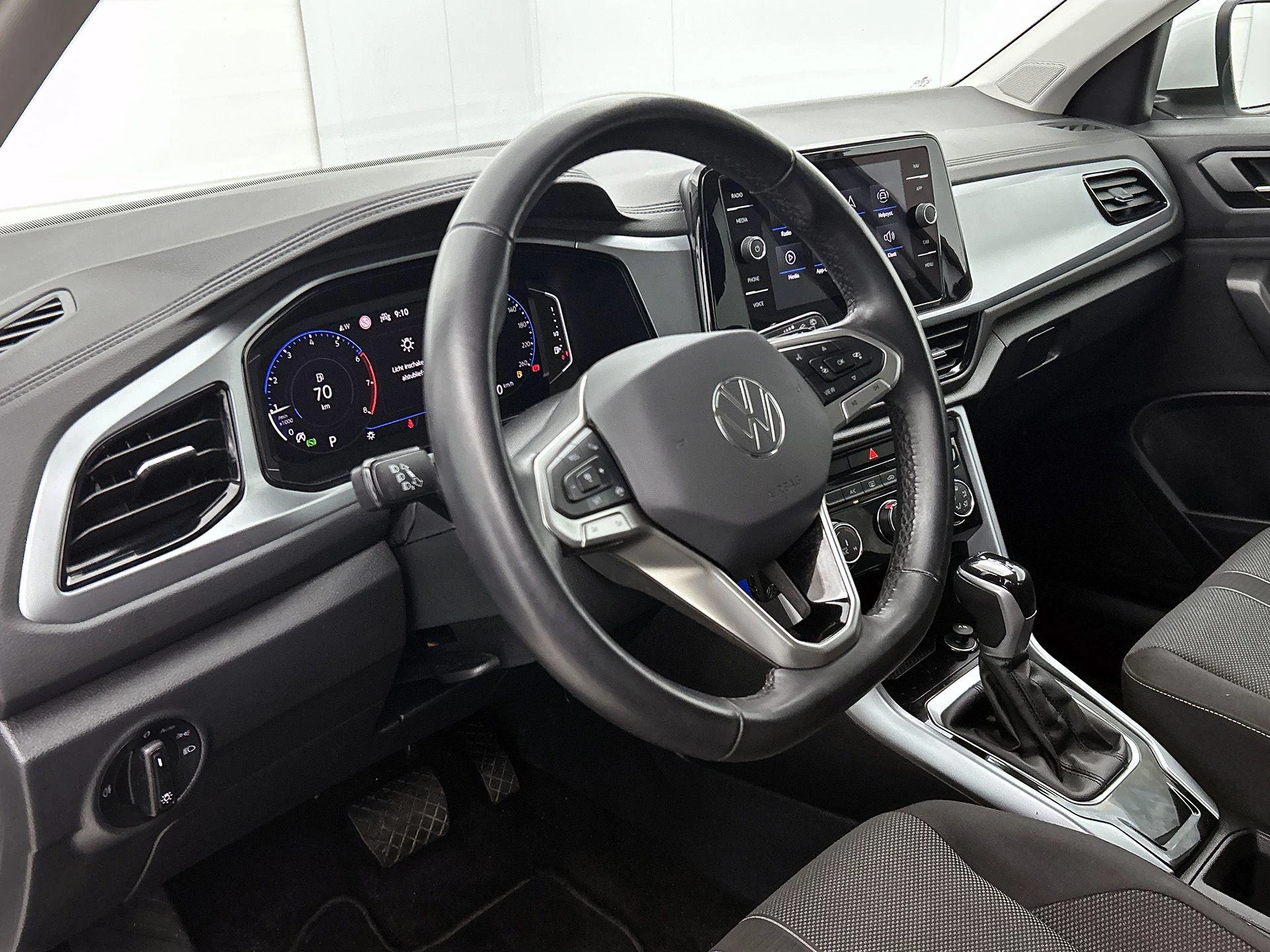 Volkswagen-T-Roc-image-19