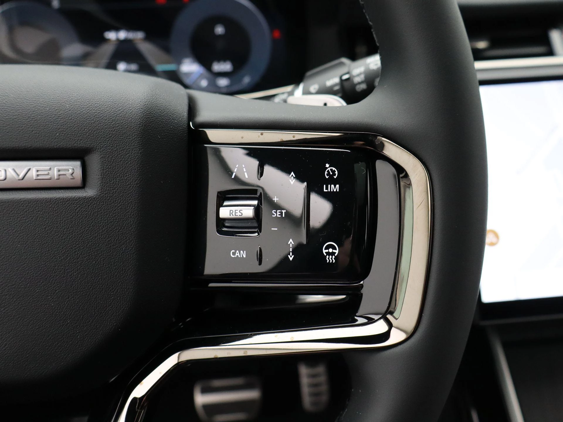 Land Rover-Range Rover Evoque-image-19