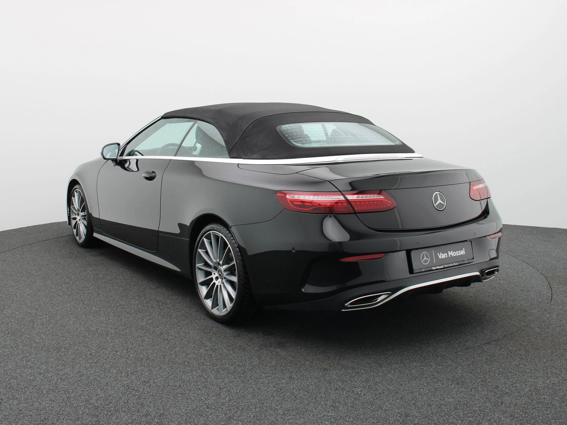 Mercedes-Benz E-Klasse 300 AMG Line Cabrio + AIR BODY CONTROL + LED + CAMERA +