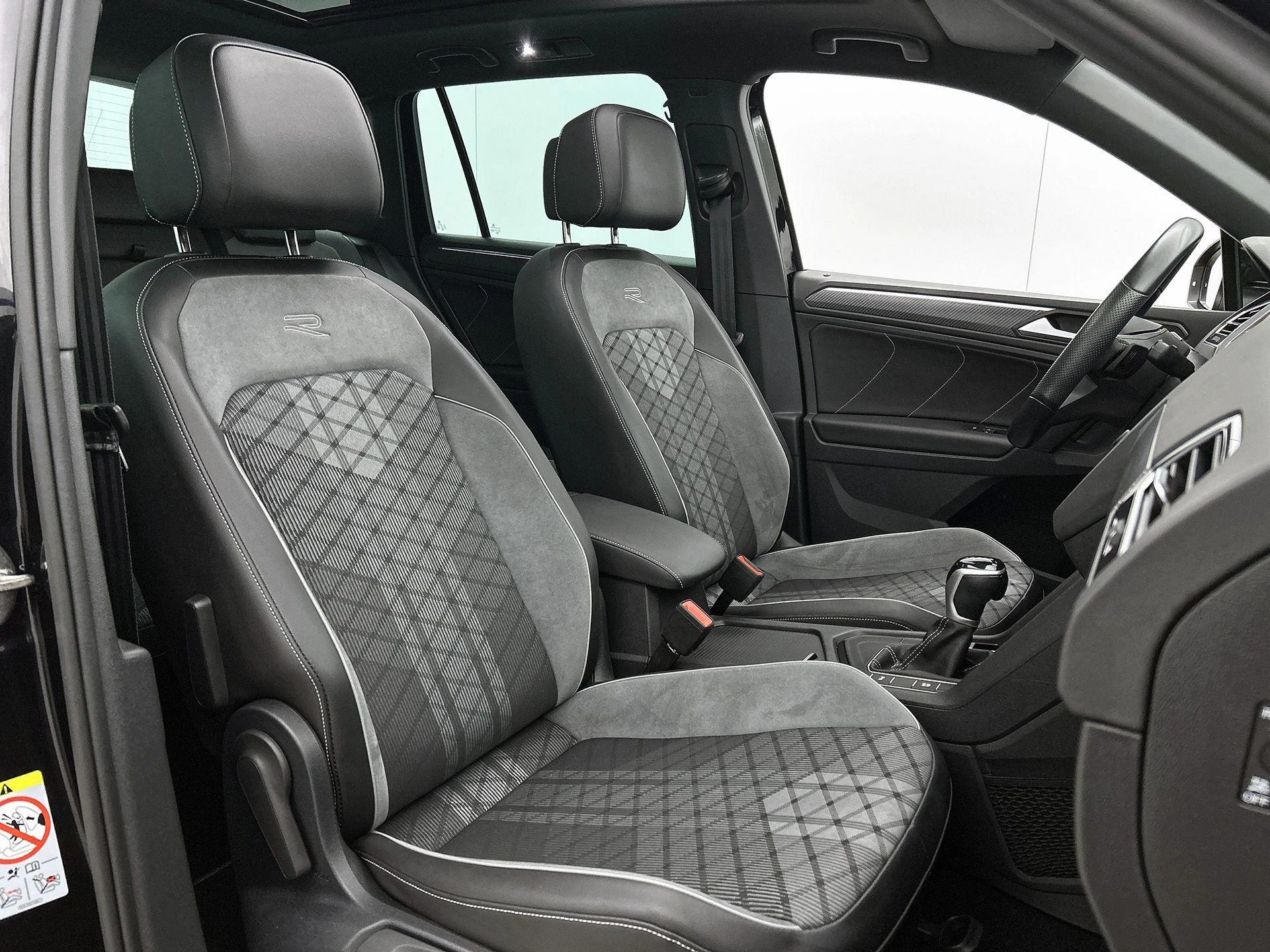 Volkswagen-Tiguan-image-36