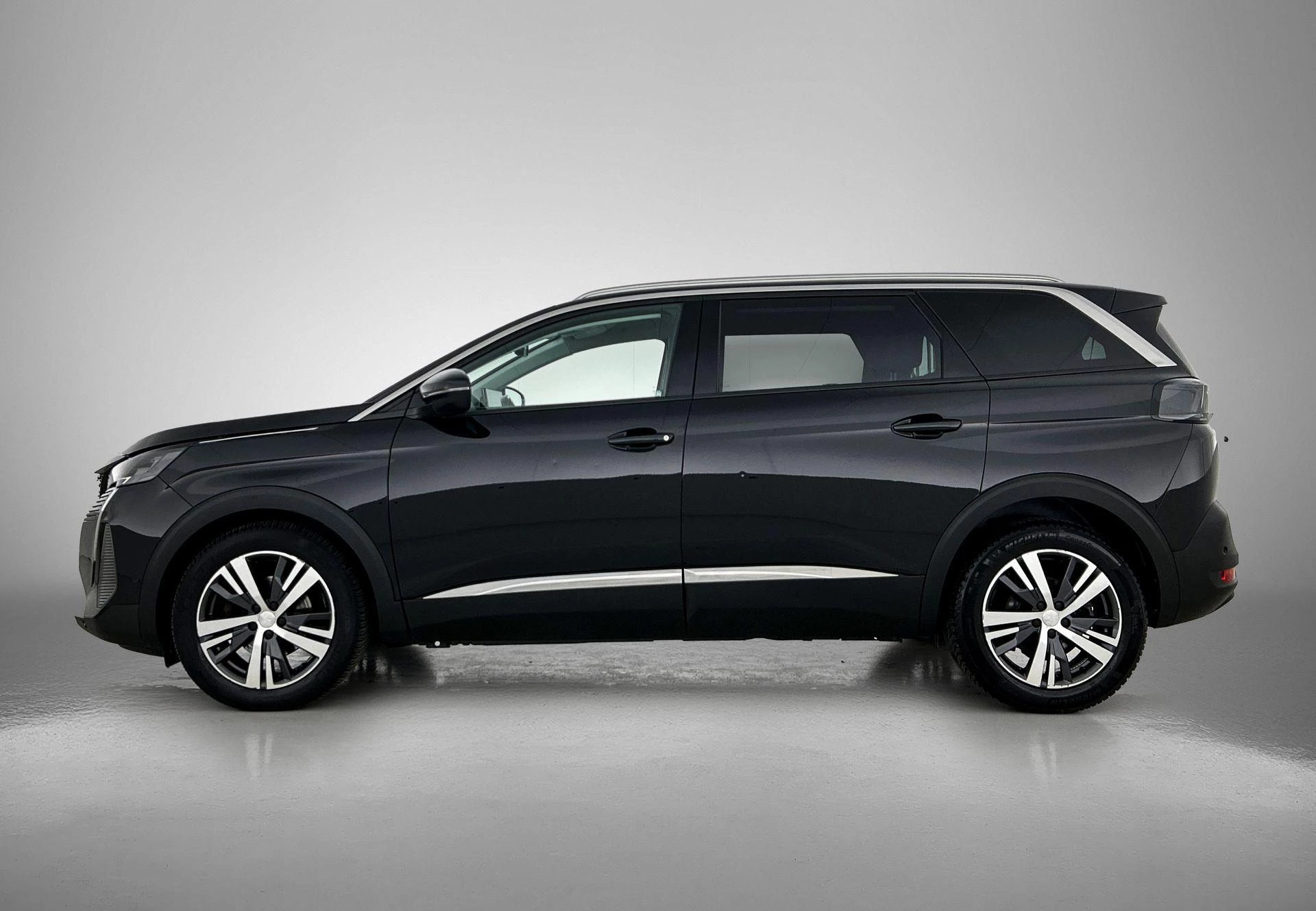 Peugeot-5008-image-1