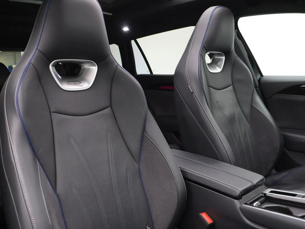 Volkswagen-Passat-image-13