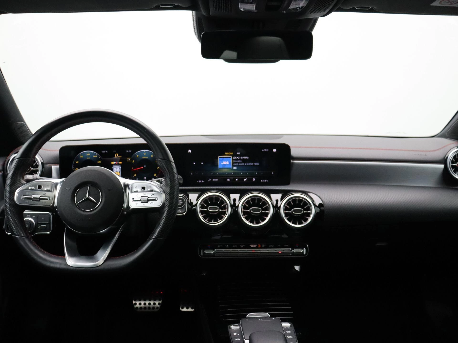Mercedes-Benz CLA 180 AMG Line Shooting Brake + PANO DAK + MULTIBEAM LED + CARPLAY +