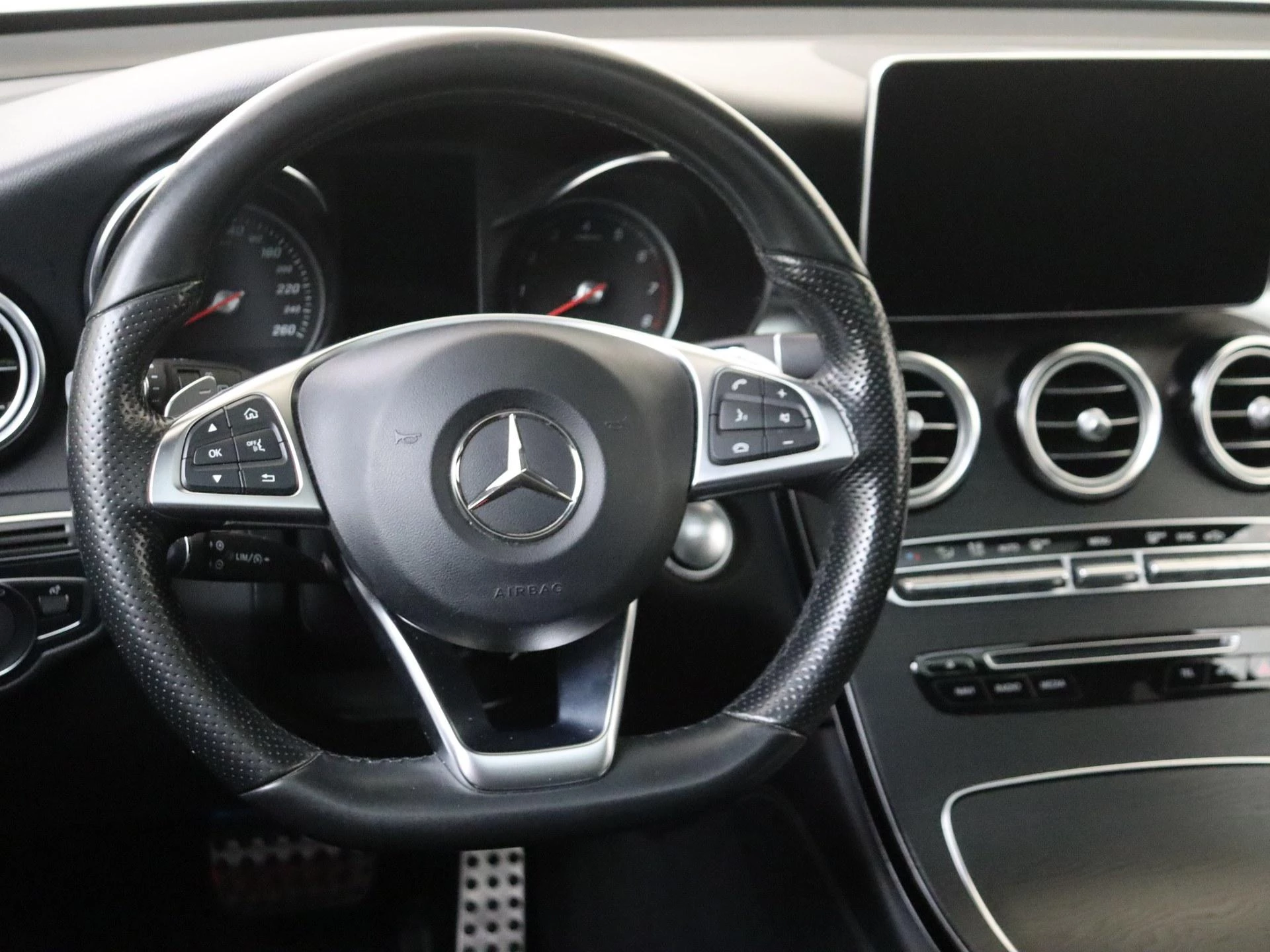 Mercedes-Benz-GLC-image-12