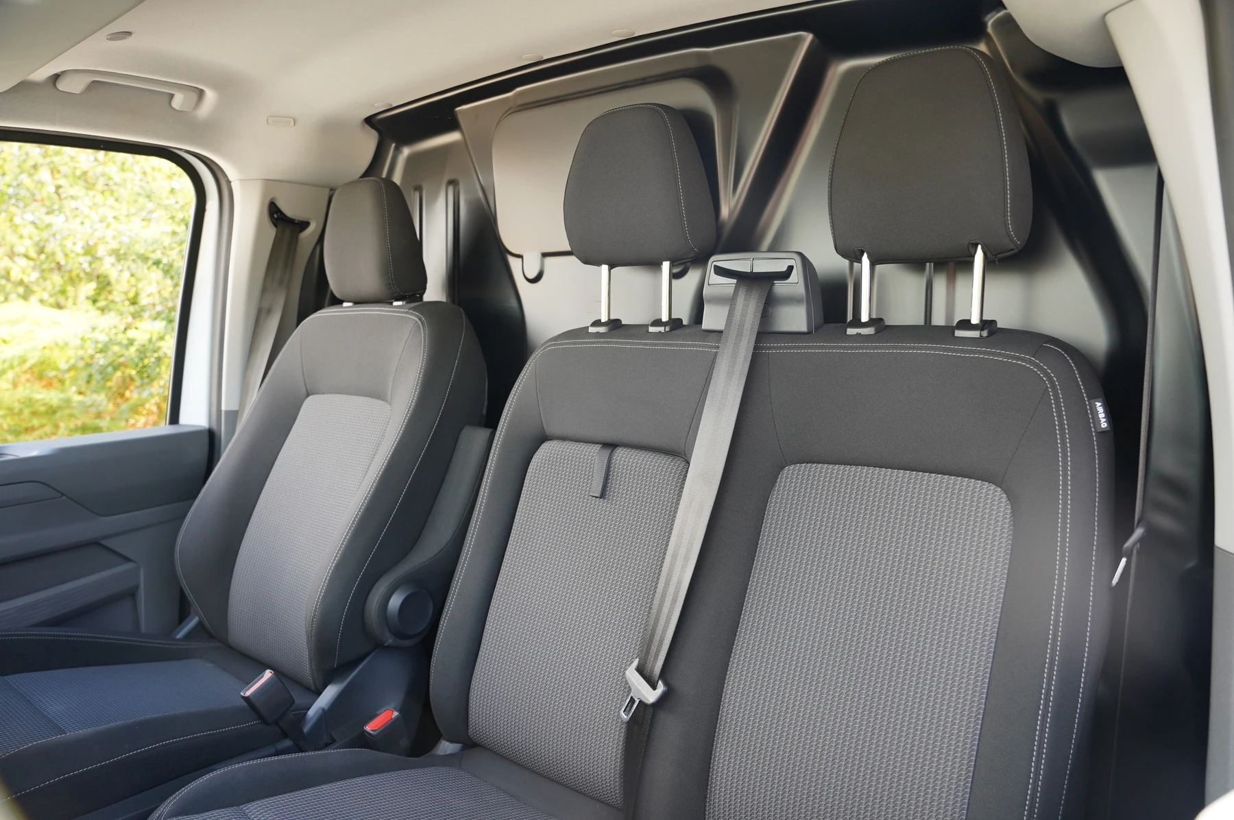 Volkswagen-Transporter-image-23