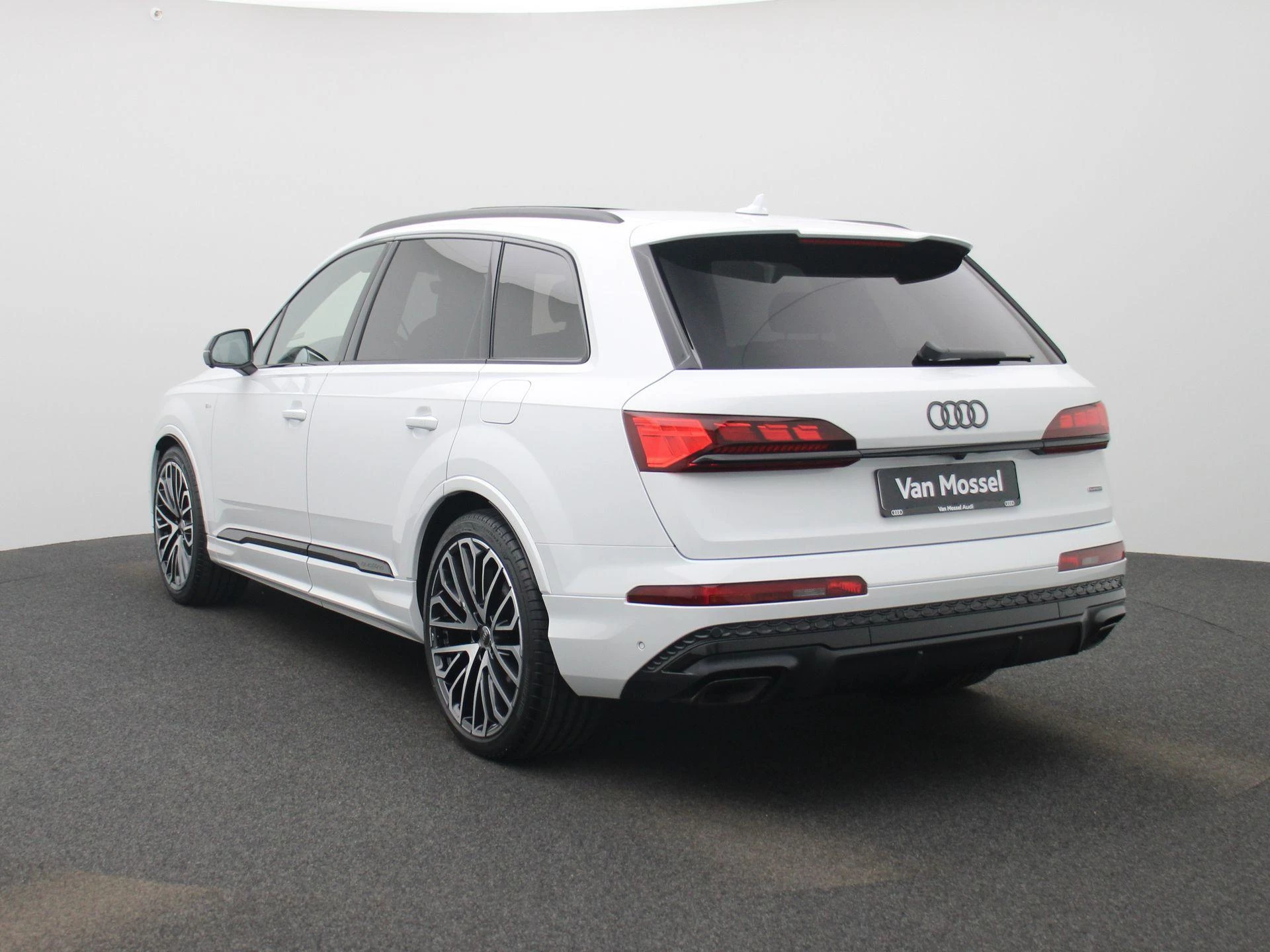 Audi-Q7-image-1