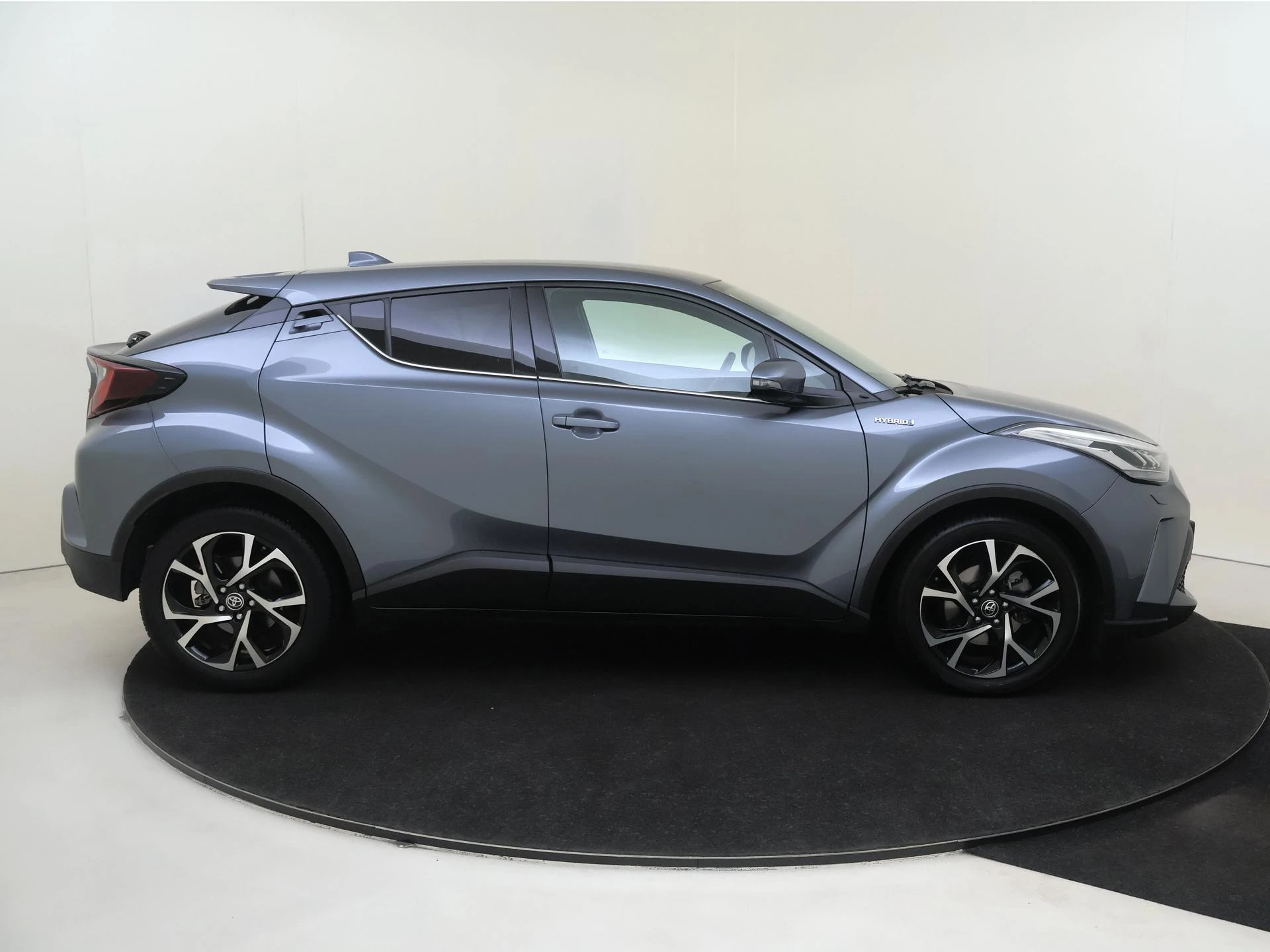 Toyota-C-HR-image-8