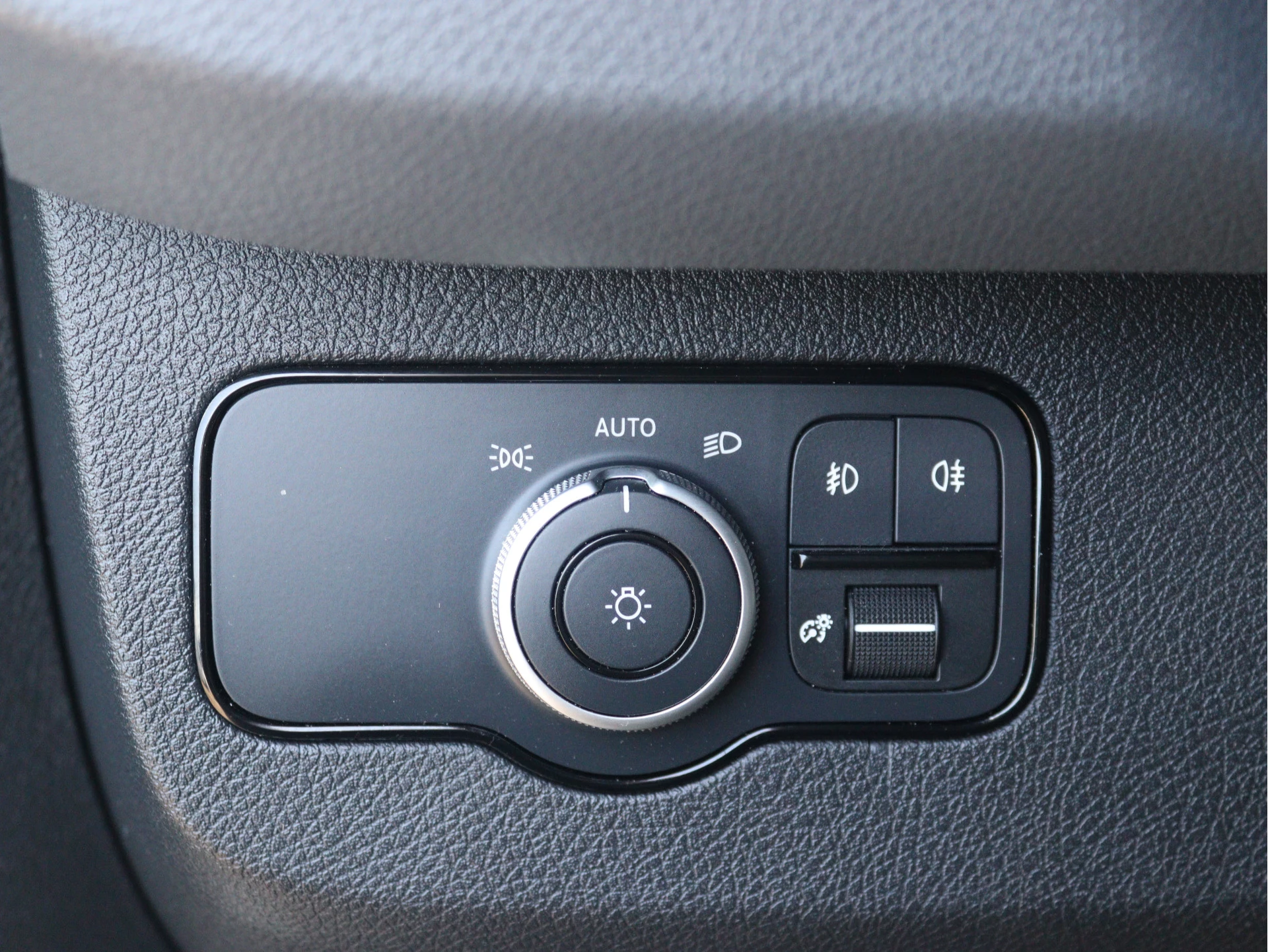 Mercedes-Benz-Sprinter-image-5