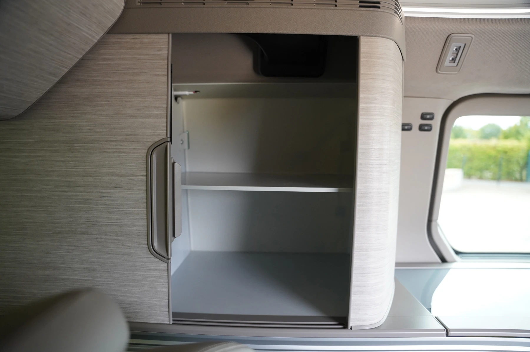Volkswagen-California-image-30