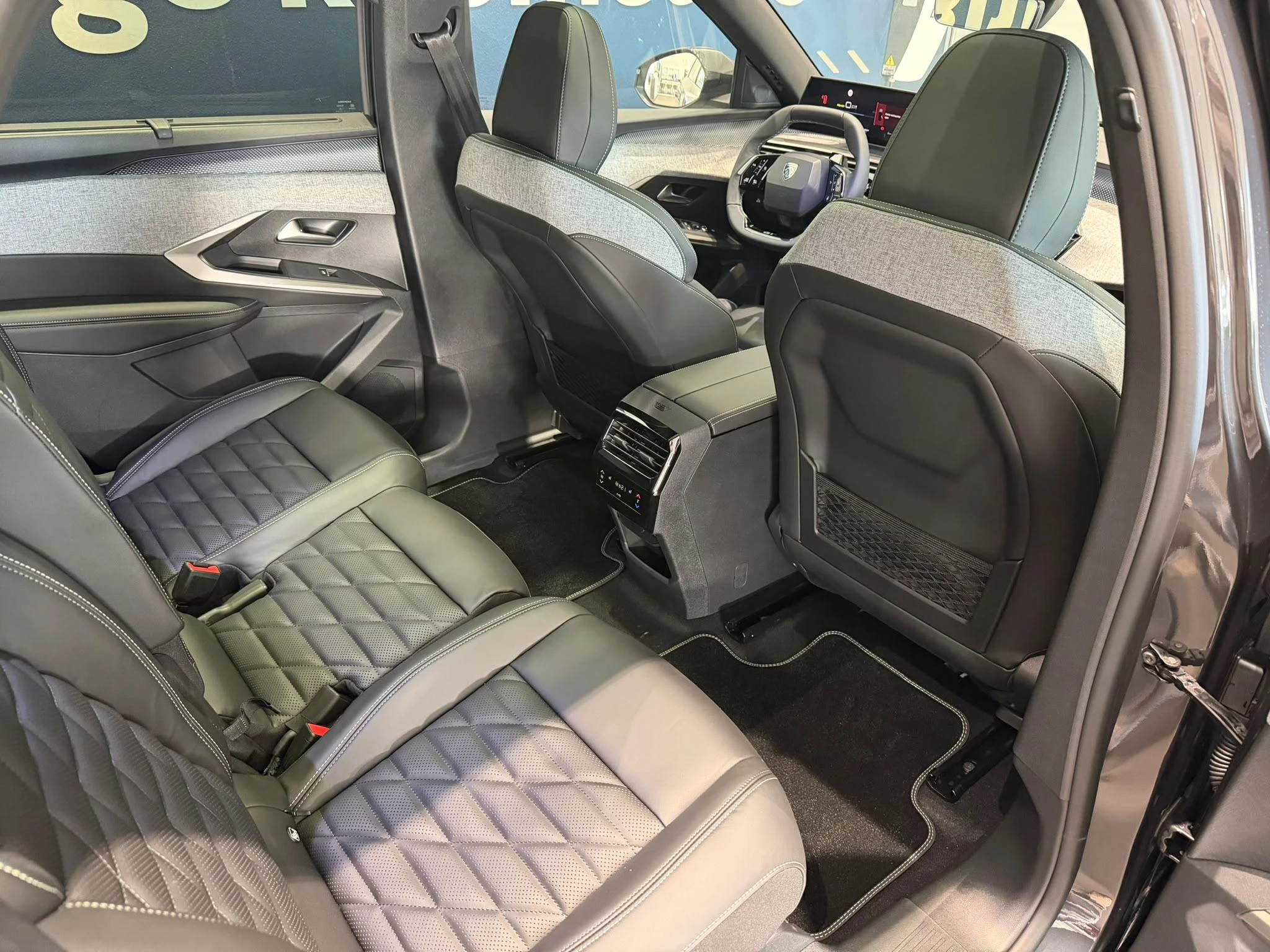 Peugeot-e-5008-image-4