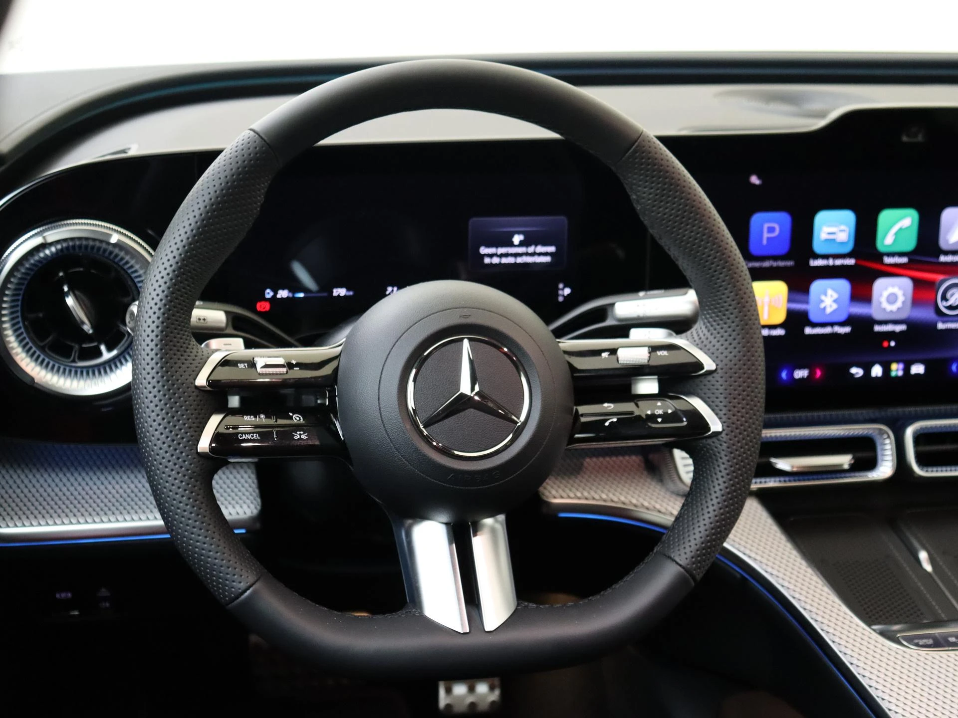 Mercedes-Benz-C-Klasse-image-9