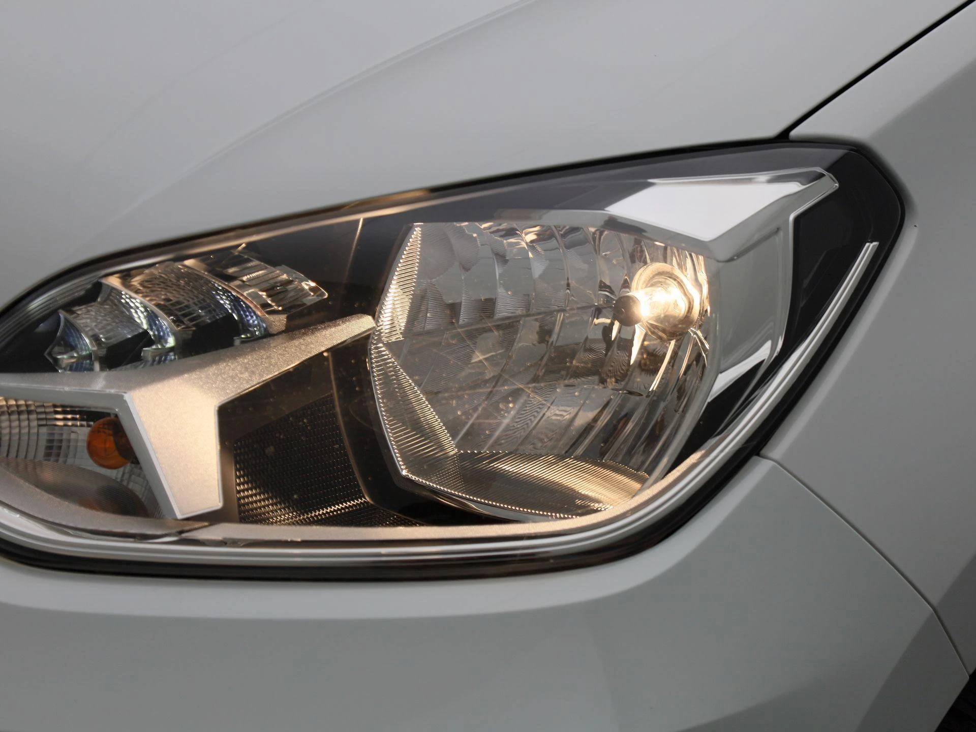 Volkswagen-up!-image-12