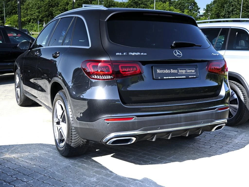 Mercedes-Benz-GLC 300 de-image-5