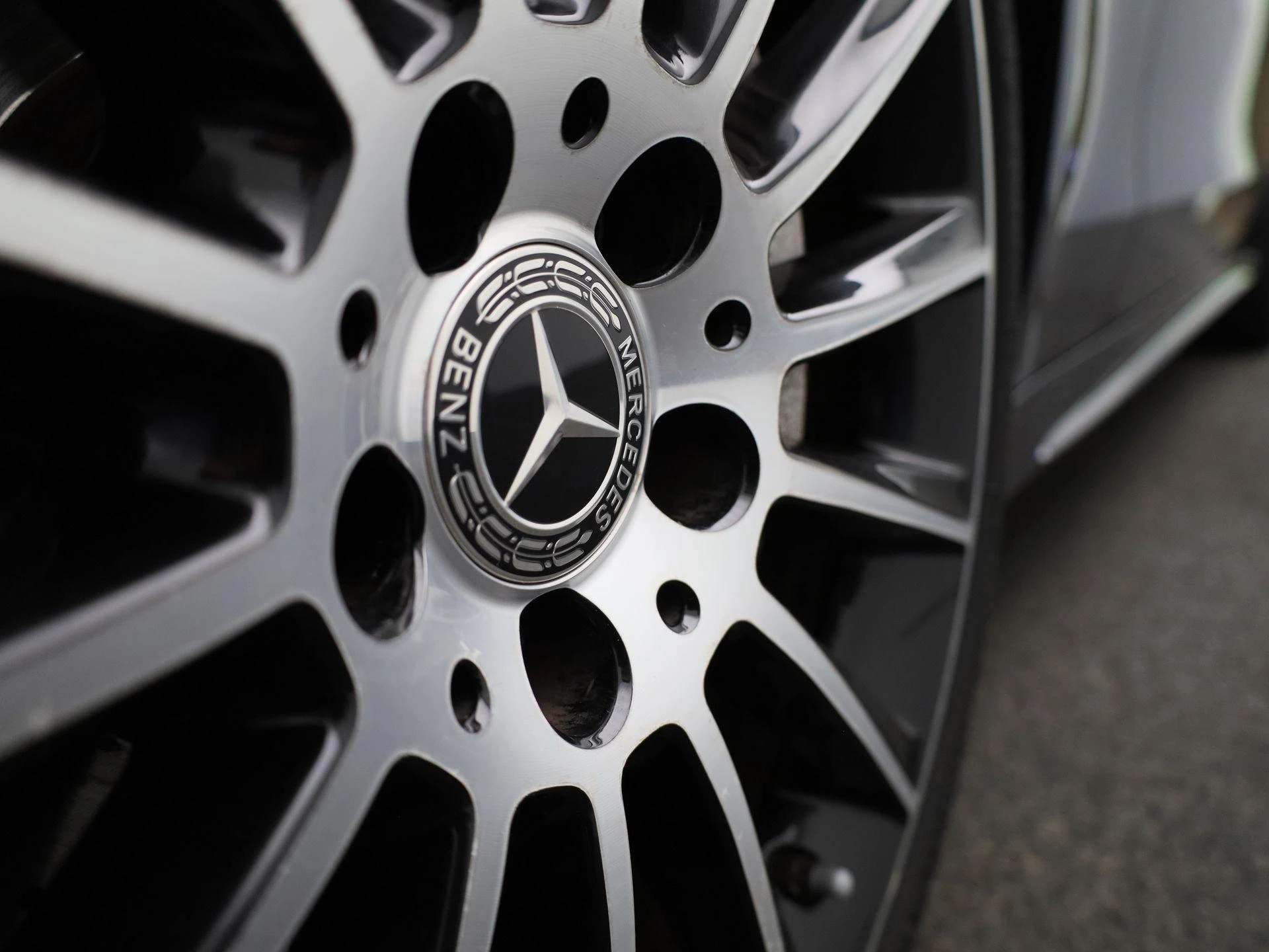 Mercedes-Benz-C-Klasse-image-16