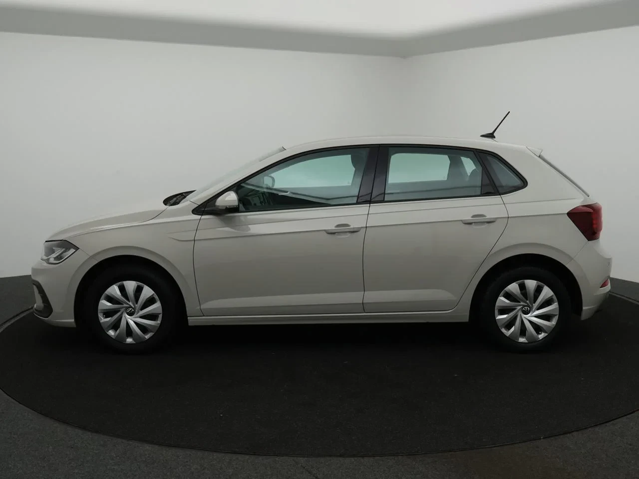 Volkswagen-Polo-image-3