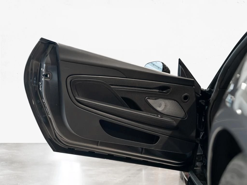 Aston Martin-Vanquish-image-26