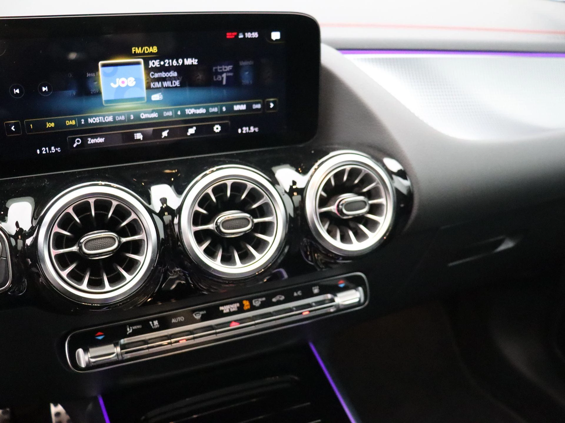 Mercedes-Benz EQA 250 AMG Line + PANORAMISCH DAK + CARPLAY + SURROUND VIEW CAMERA