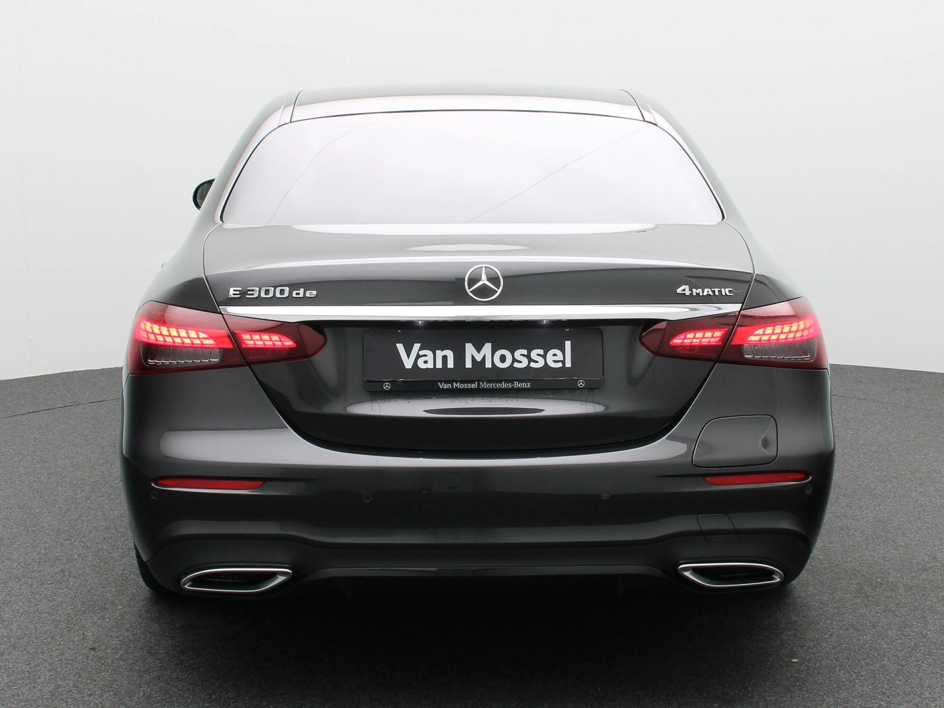 Mercedes-Benz-E-Klasse-image-4