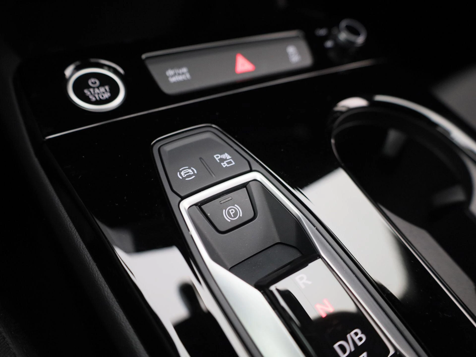 Audi-Q6 e-tron-image-28