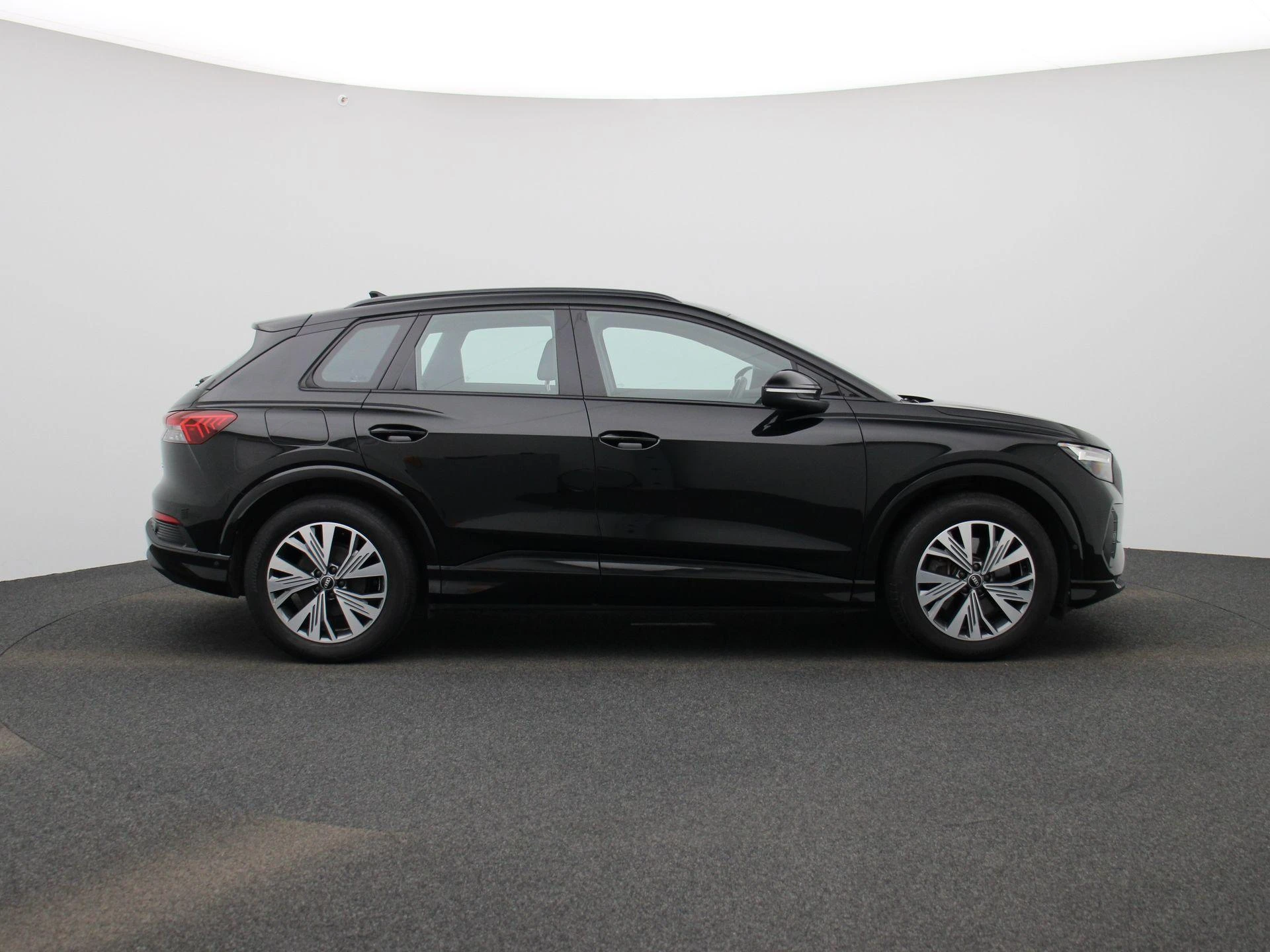 Audi-Q4 e-tron-image-5