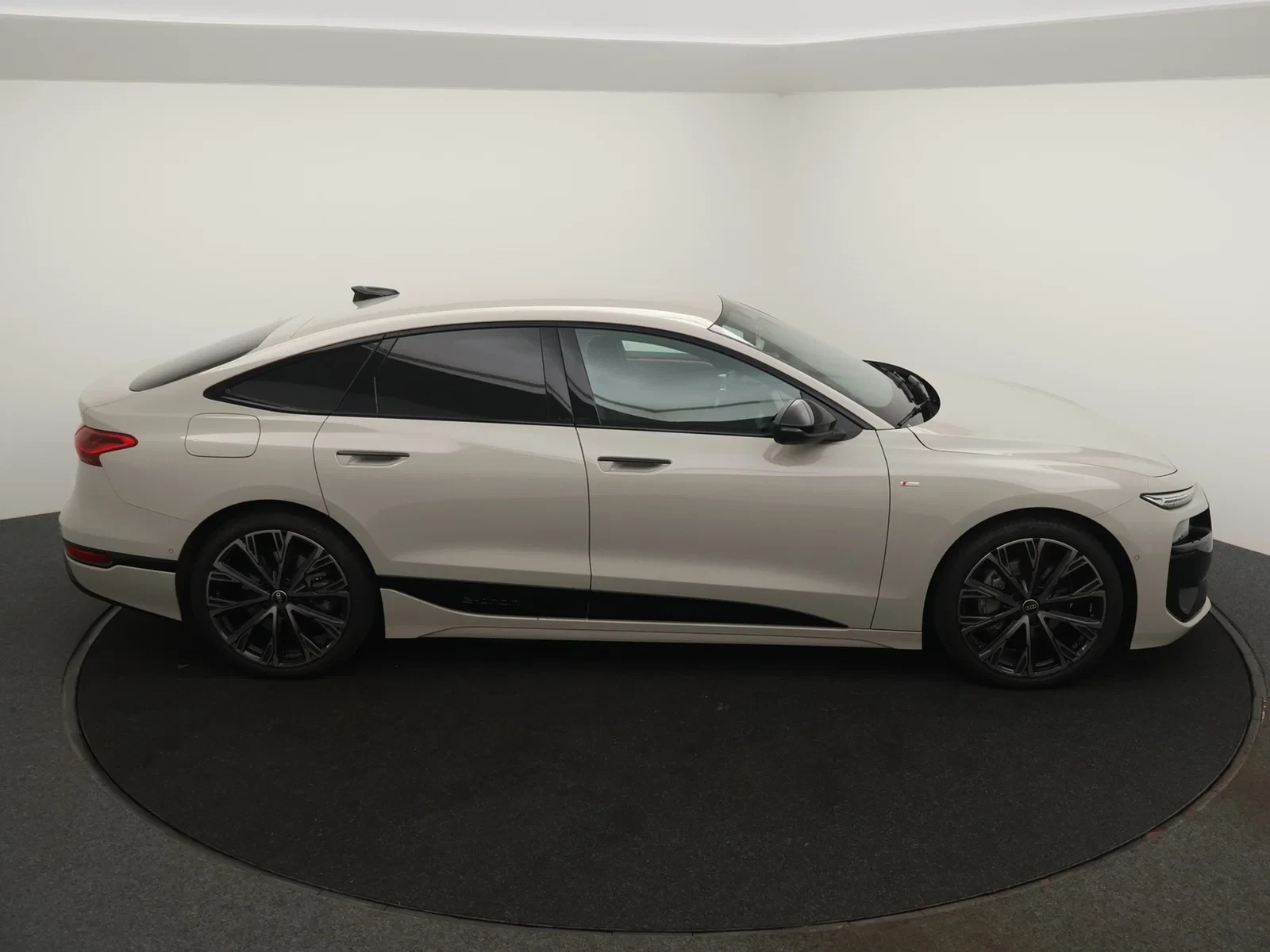 Audi A6 Sportback e-tron Sportback e-Tron 100 kWh Performance S line *APP CONNECT*BLTH*CRUISE*BRUIN LEDER*B&O SOUND*ZETELVERW