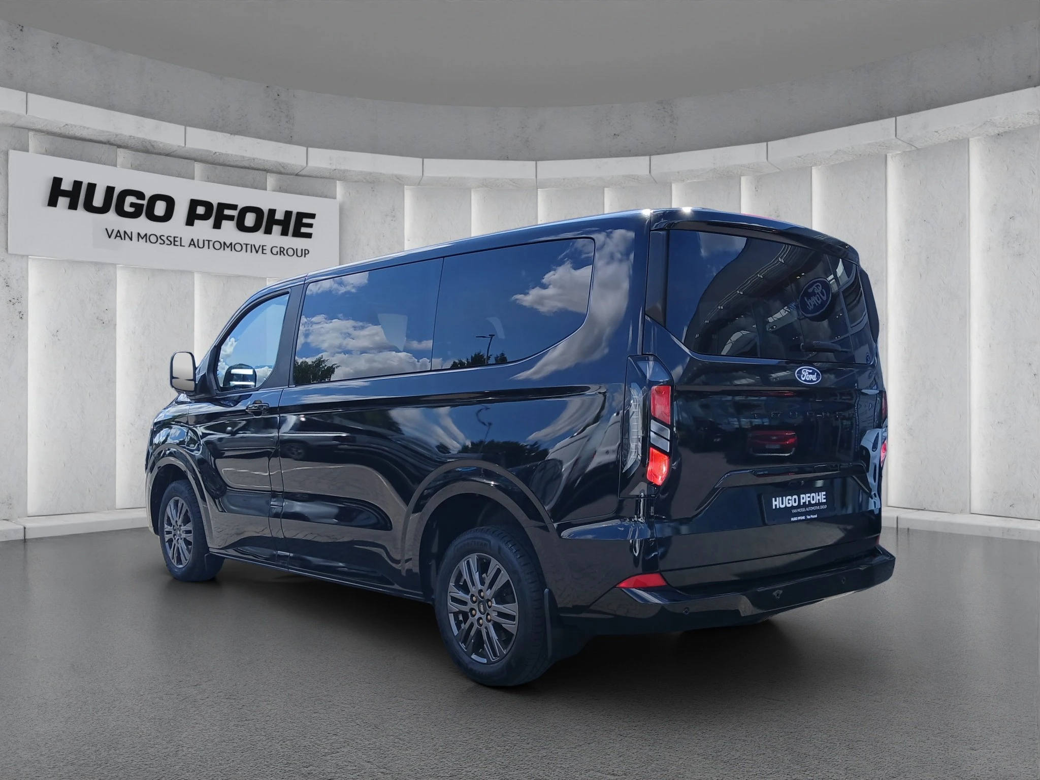 Ford-Tourneo Custom-image-2