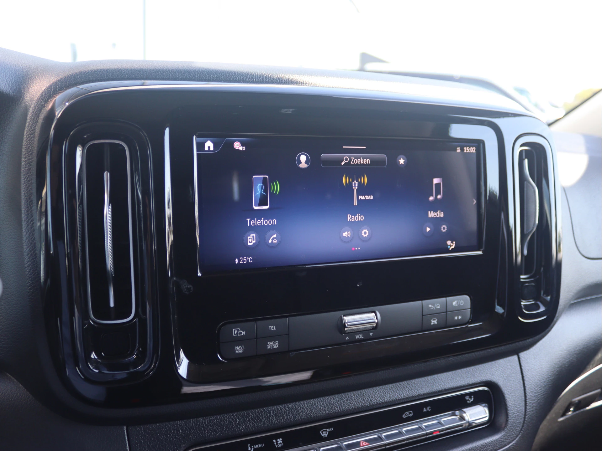 Mercedes-Benz-Vito-image-8