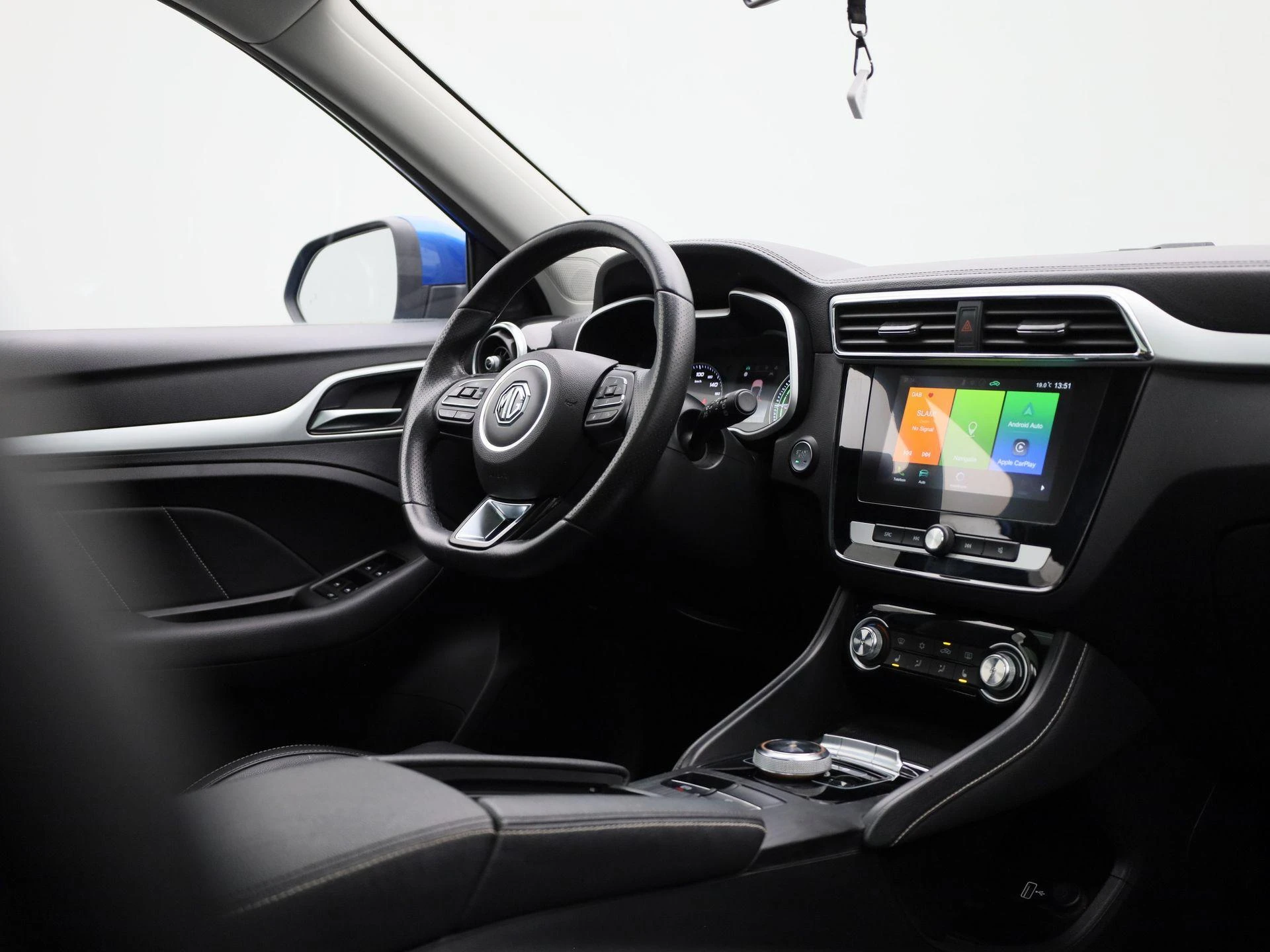 MG-ZS EV-image-32