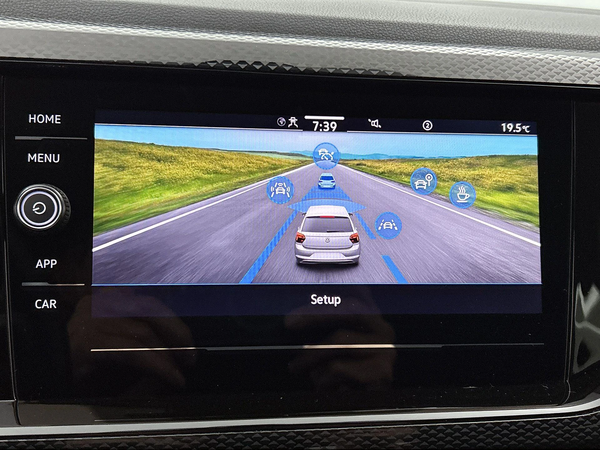 Volkswagen-Polo-image-8