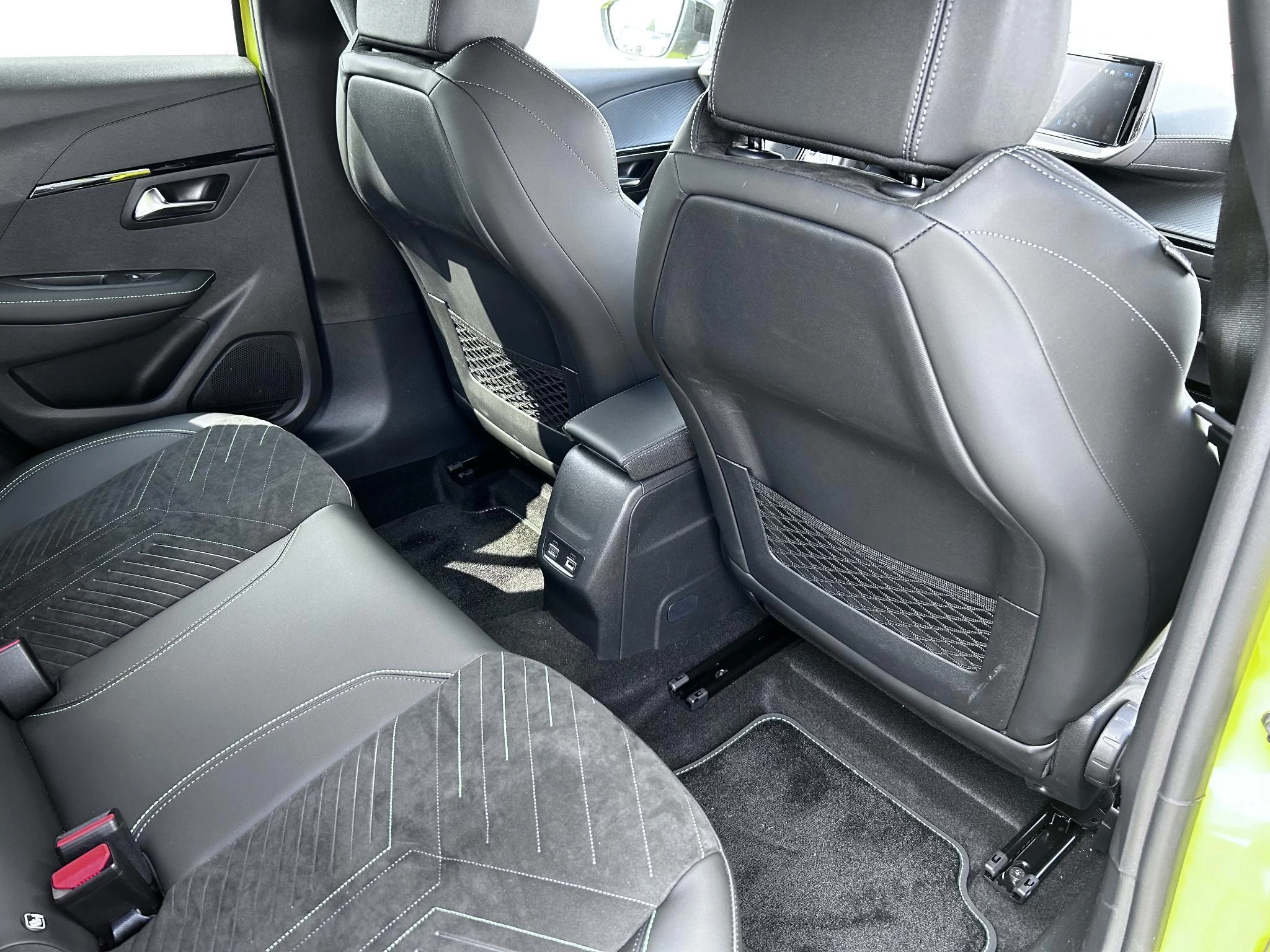 Peugeot-e-208-image-21