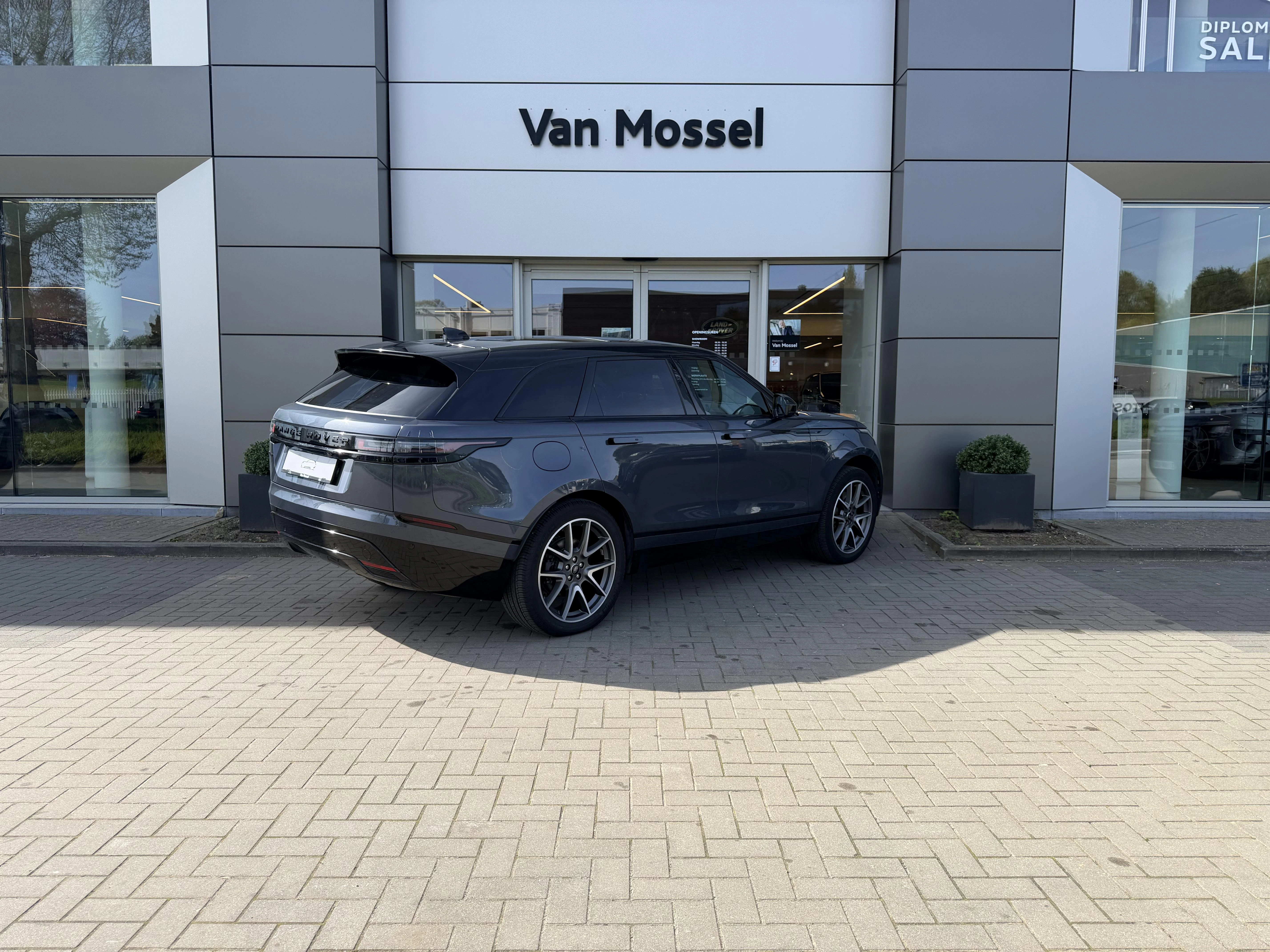 Land Rover-Range Rover Velar-image-6