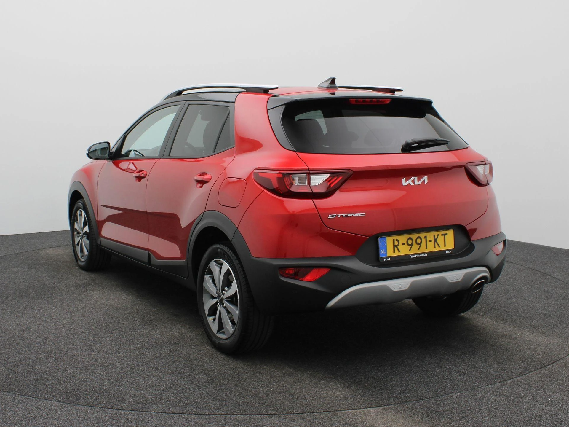 Kia-Stonic-image-1