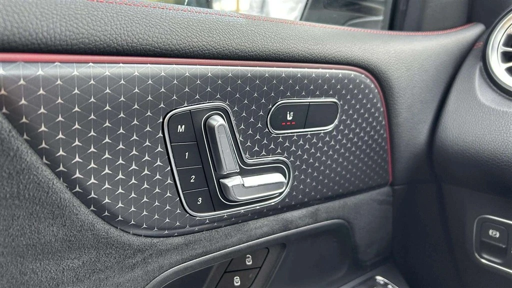 Mercedes-Benz-EQB-image-10