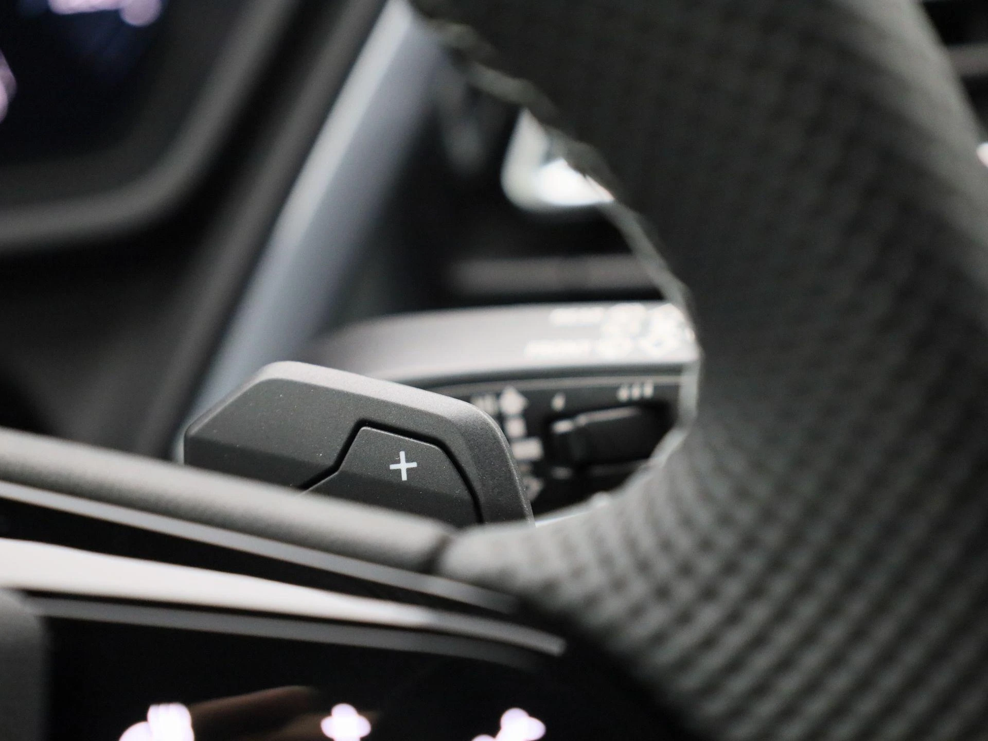Audi-Q4 e-tron-image-28