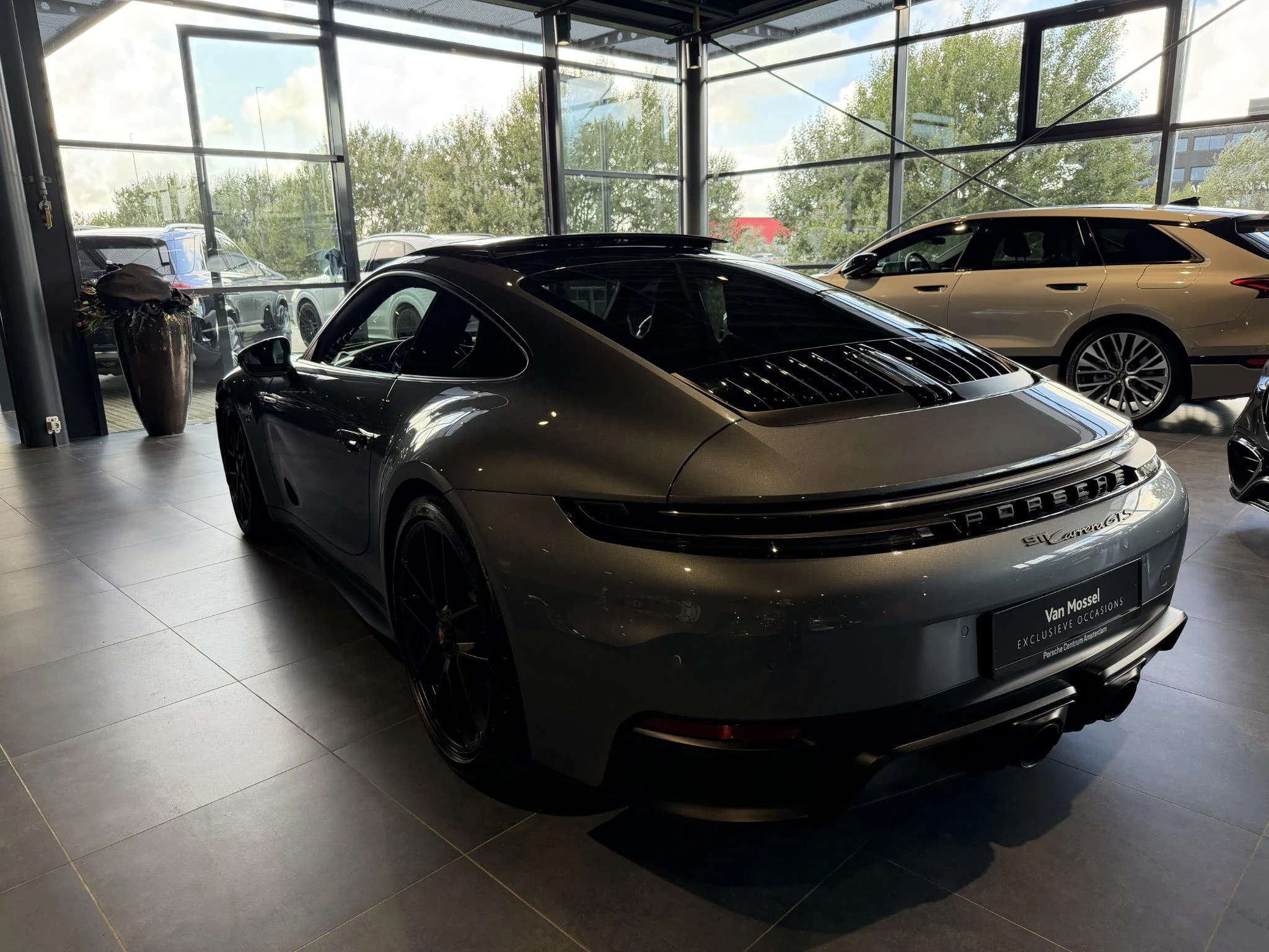 Porsche-911-image-6