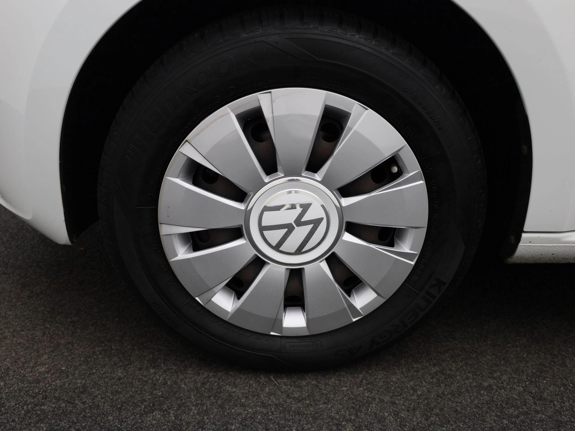 Volkswagen-up!-image-13