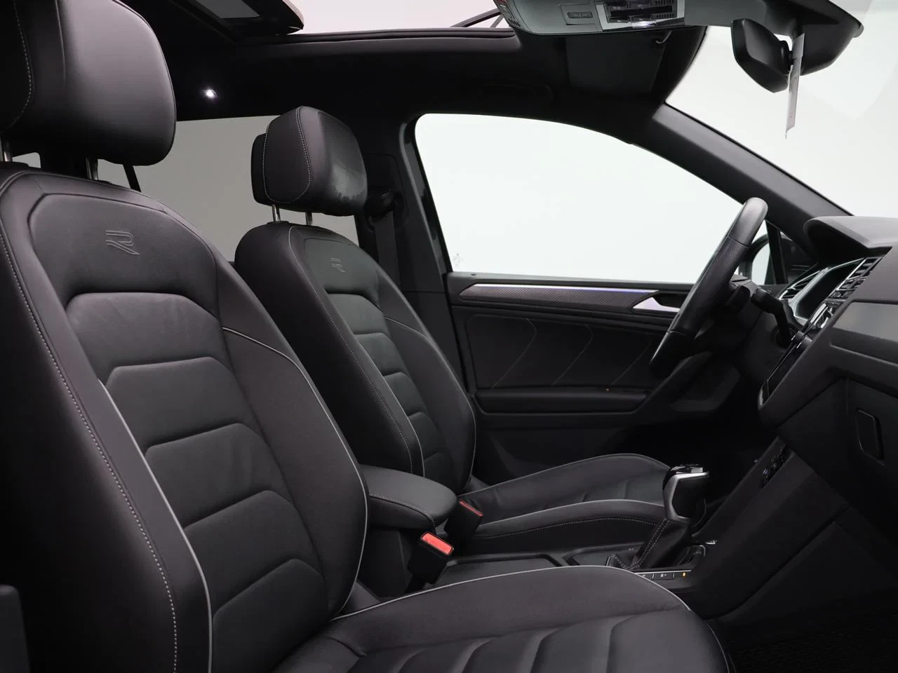 Volkswagen Tiguan eHybrid (PHEV) Tiguan eHybrid 1.4PHEV R-Line Business Premium 150PK *AUTOMAAT*PANODAK*TREKHAAK*LEDER*CAMERA*ACC*PDC*...*