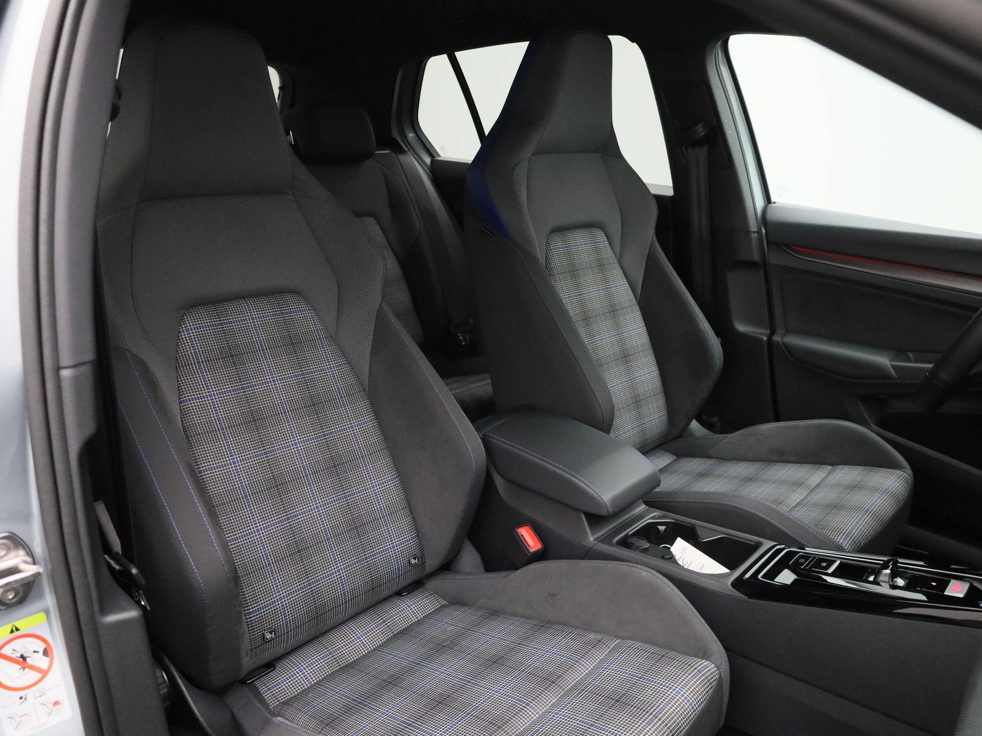 Volkswagen-Golf-image-43
