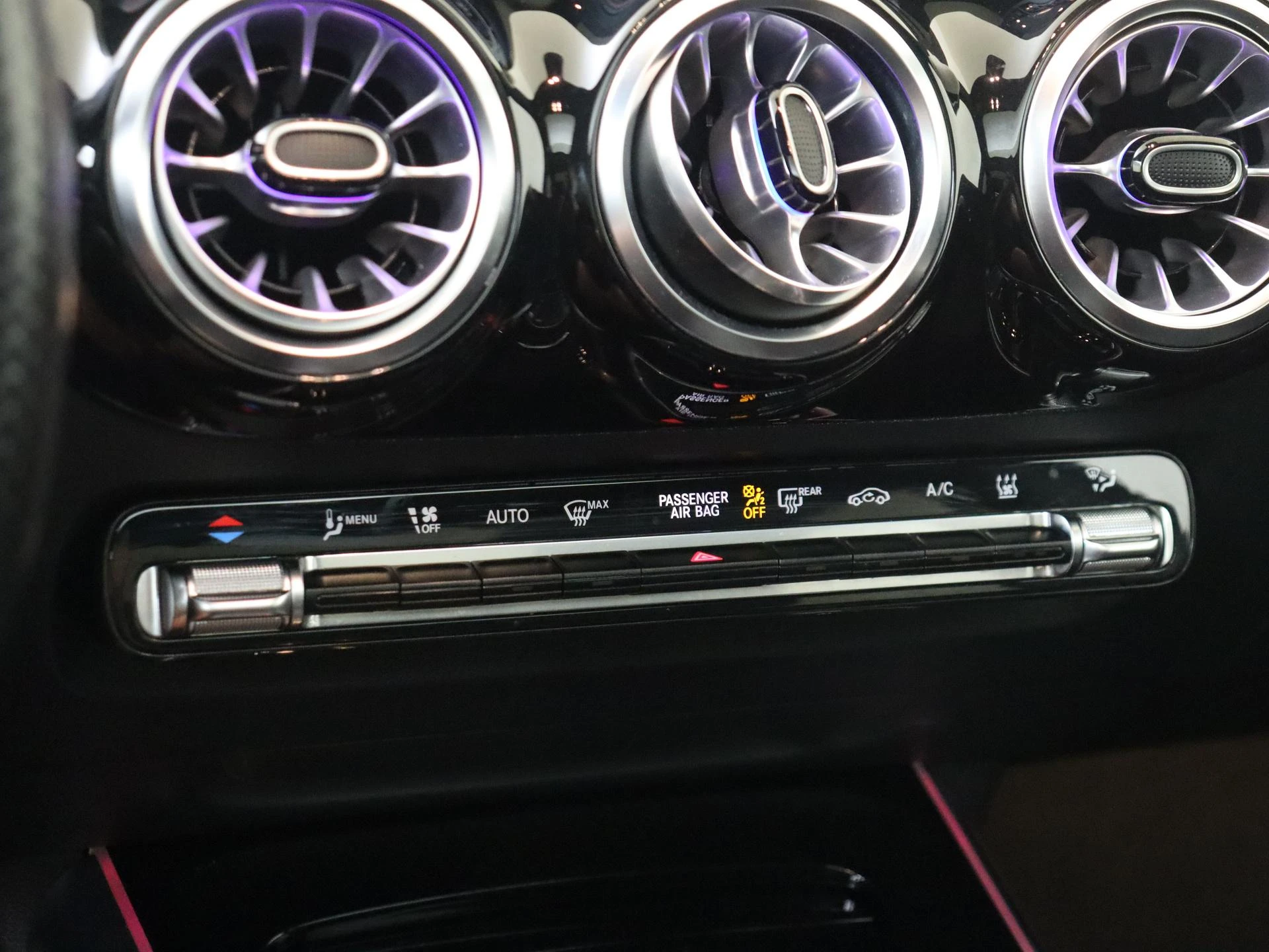Mercedes-Benz-GLA-image-20