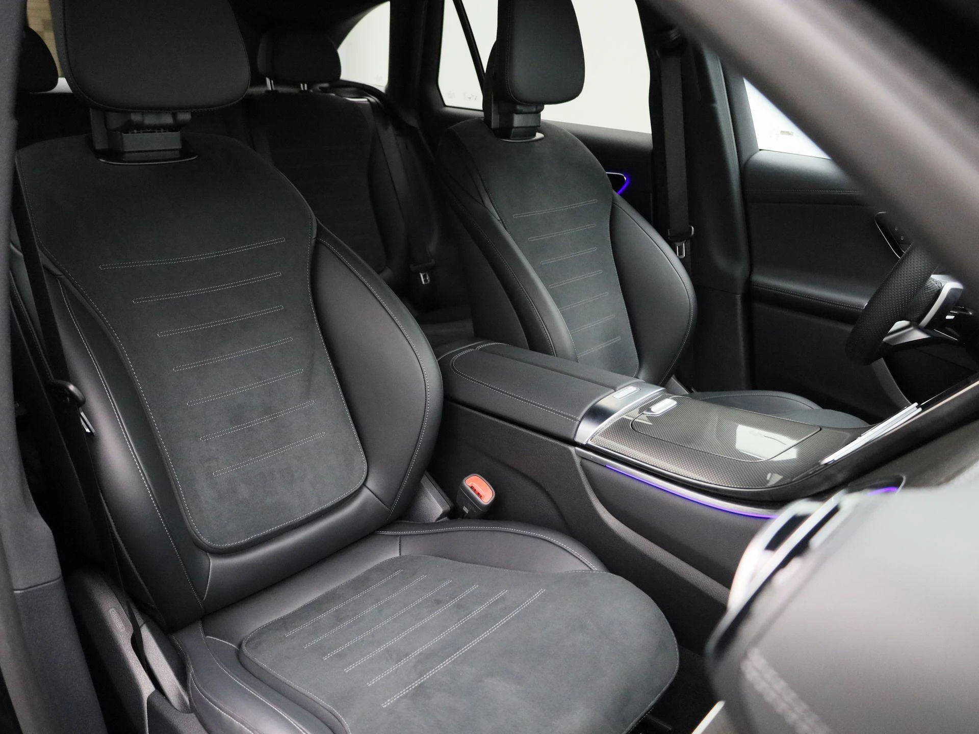 Mercedes-Benz-GLC-image-46
