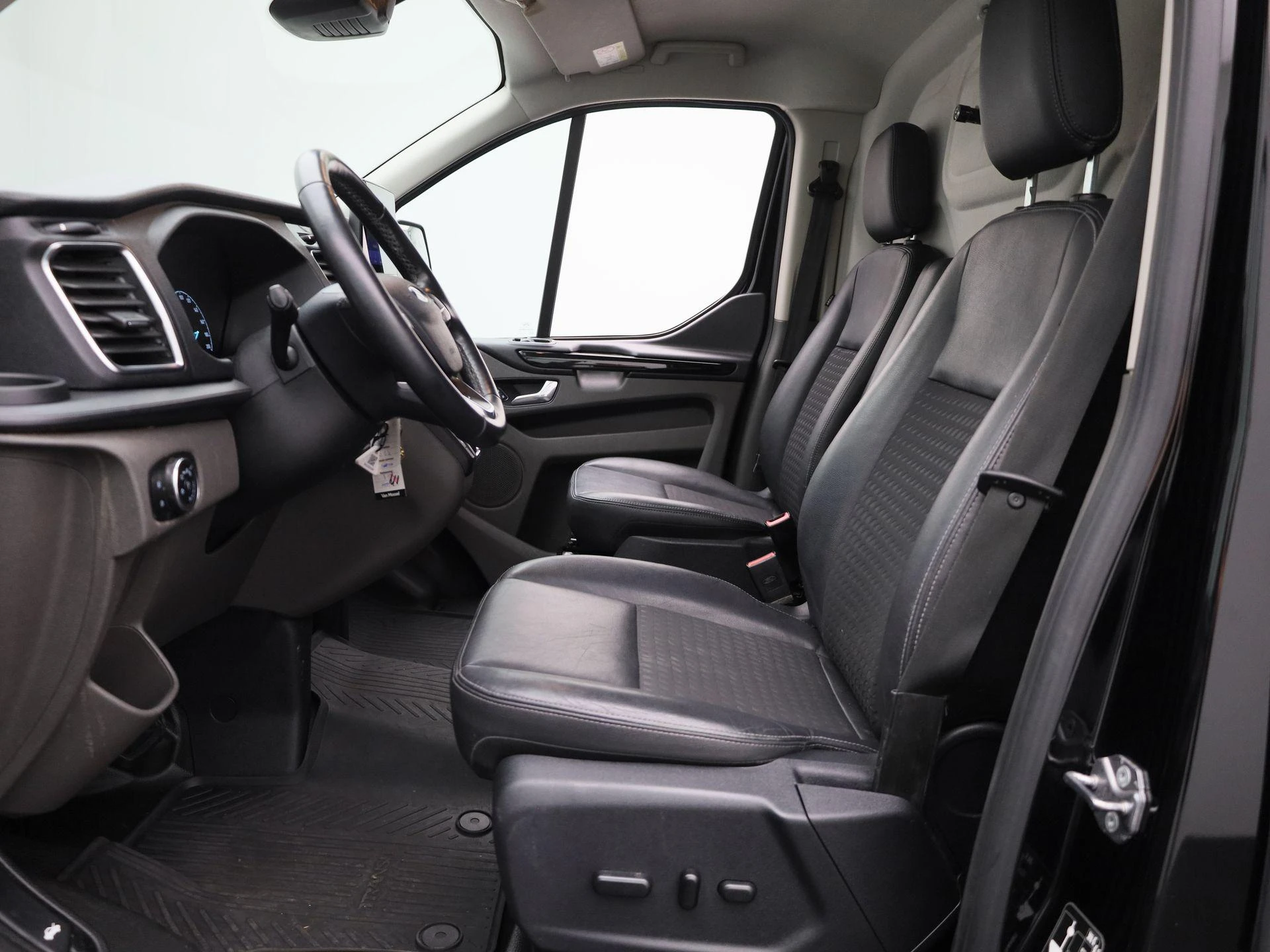 Ford-Transit Custom-image-9