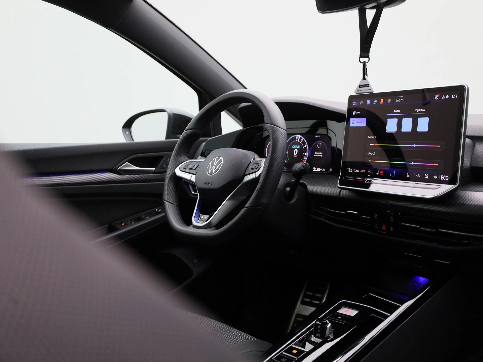 Volkswagen-Golf-image-38