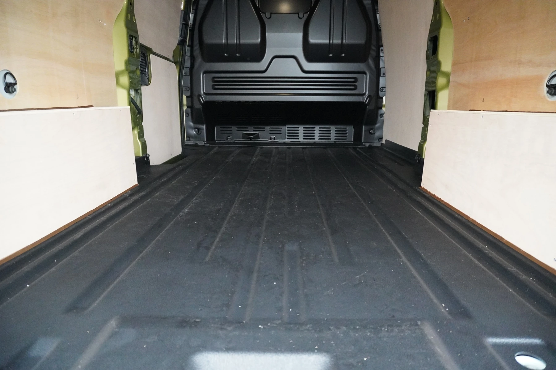 Volkswagen-Transporter-image-26