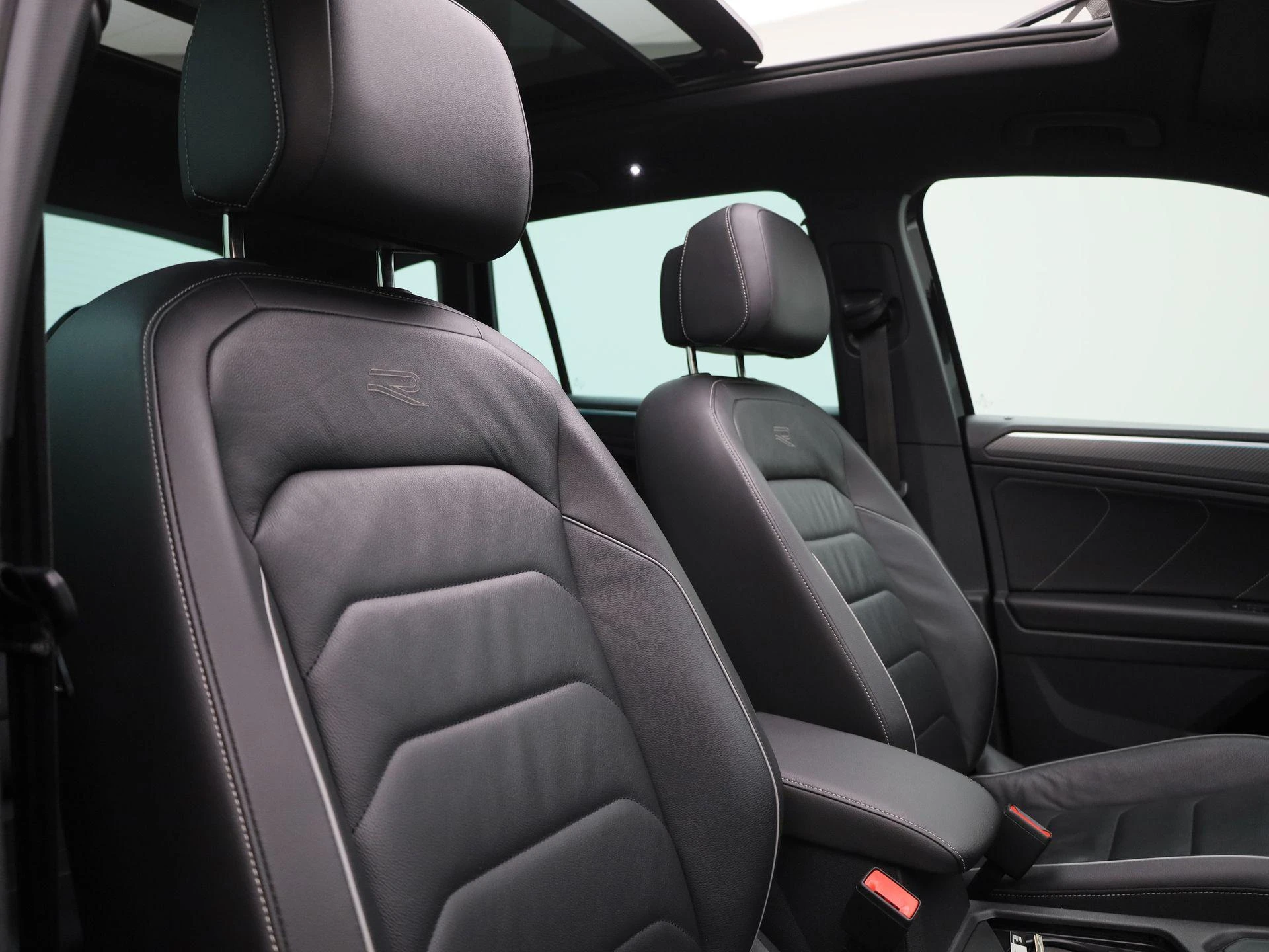 Volkswagen-Tiguan-image-40