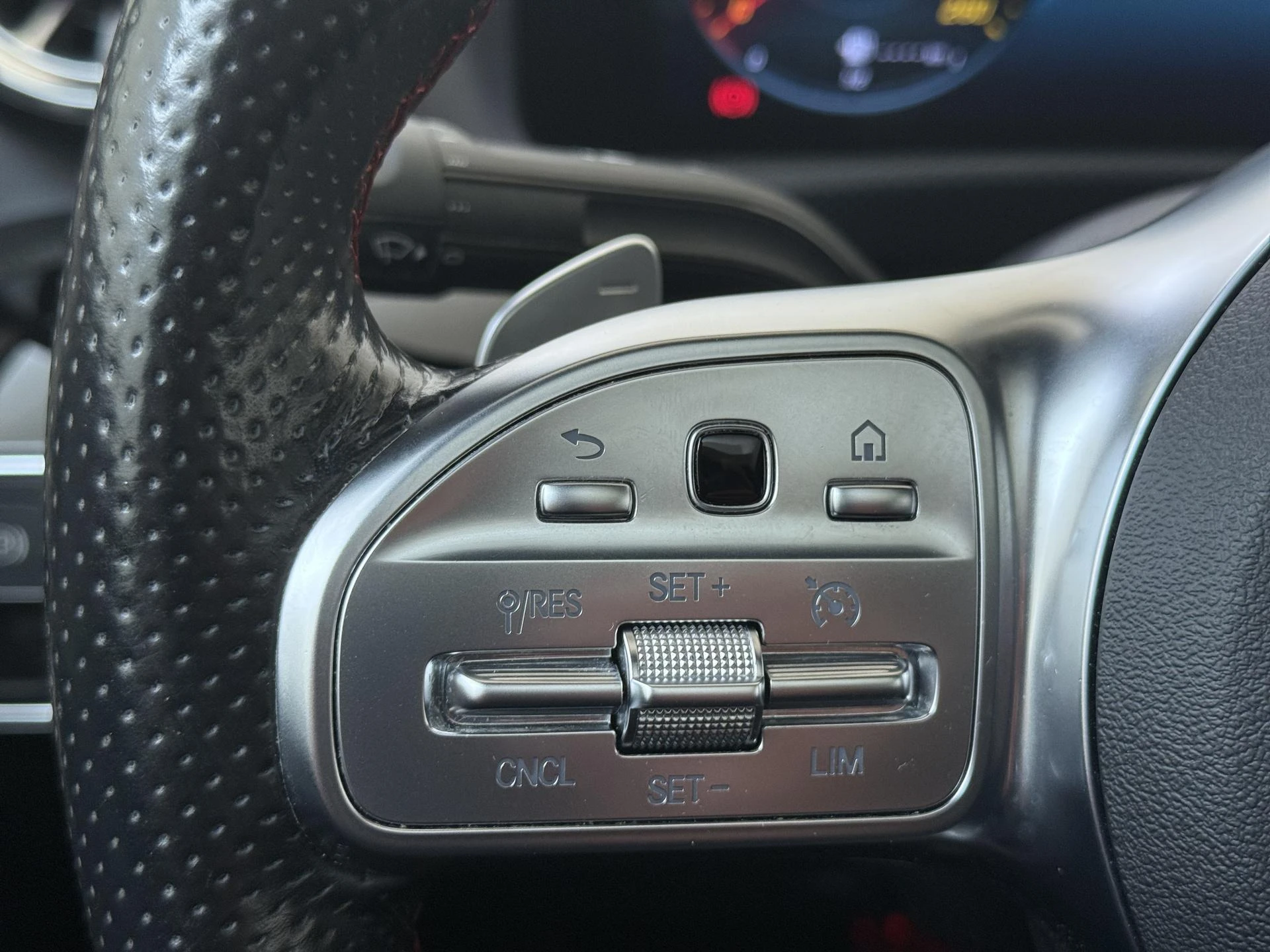Mercedes-Benz-A-Klasse-image-11