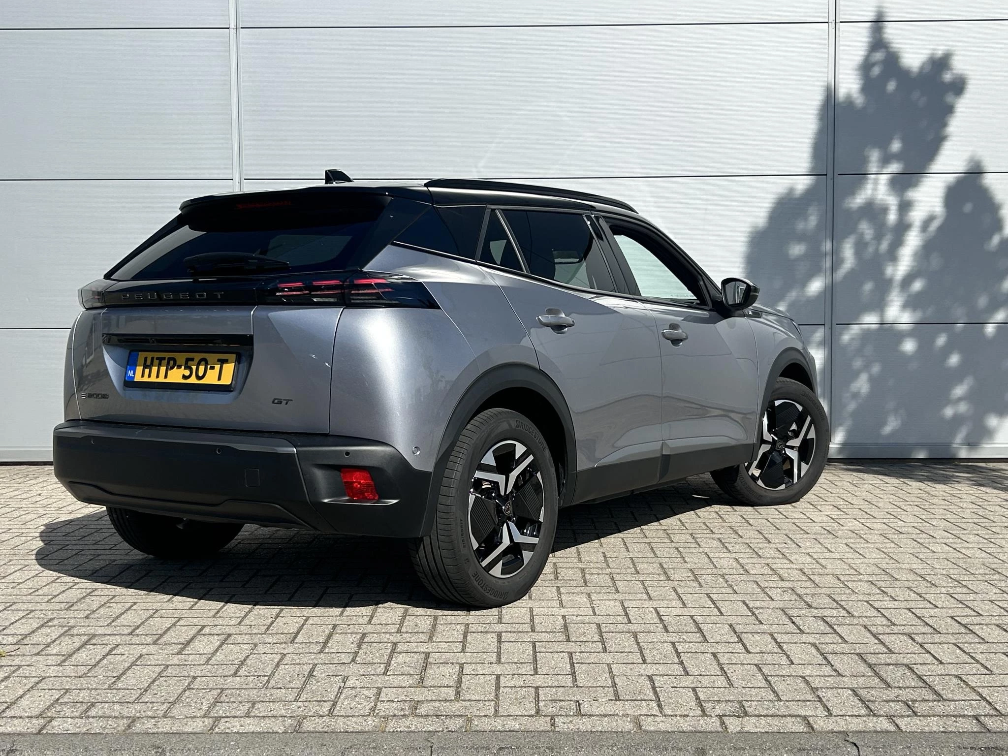 Peugeot-e-2008-image-5